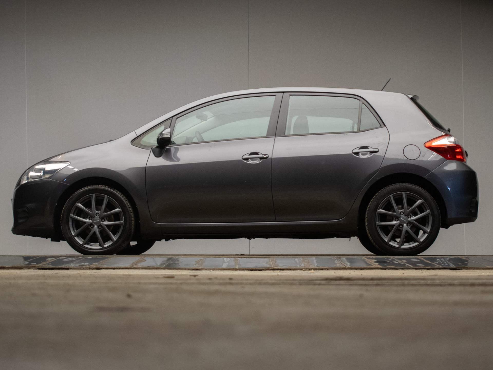 103065887/toyota-auris-image1.jpg