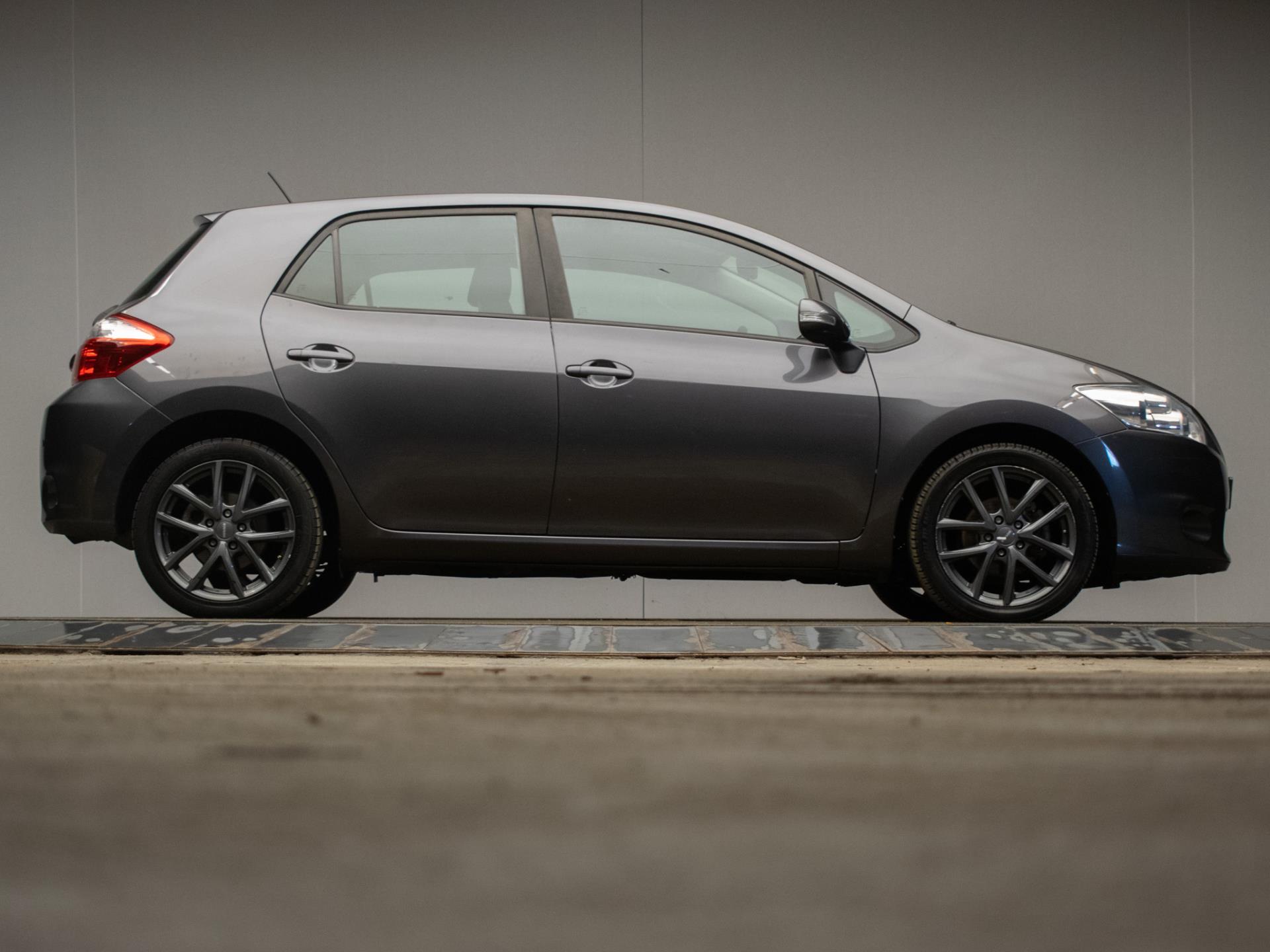toyota-auris-image6.jpg