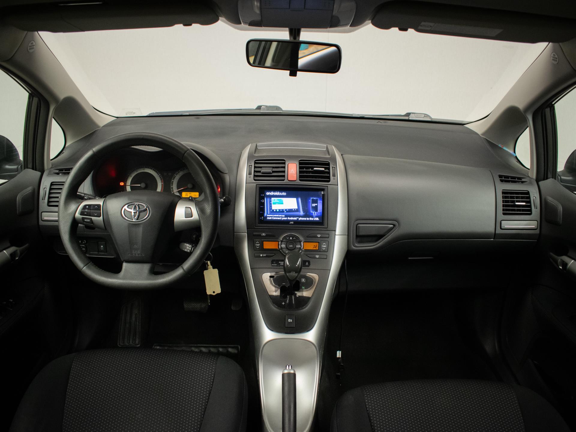 toyota-auris-image7.jpg