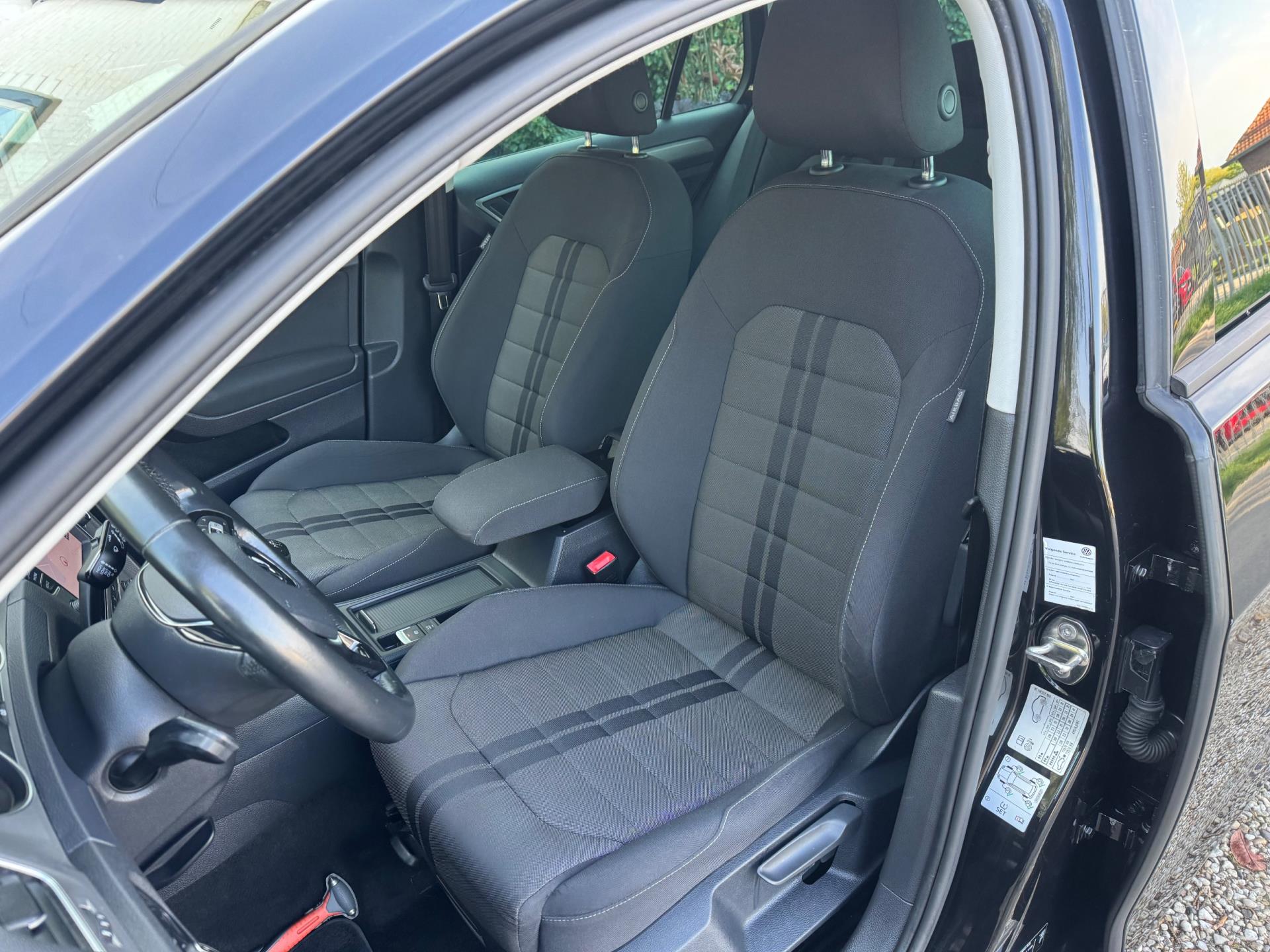 volkswagen-golf-image7.jpg