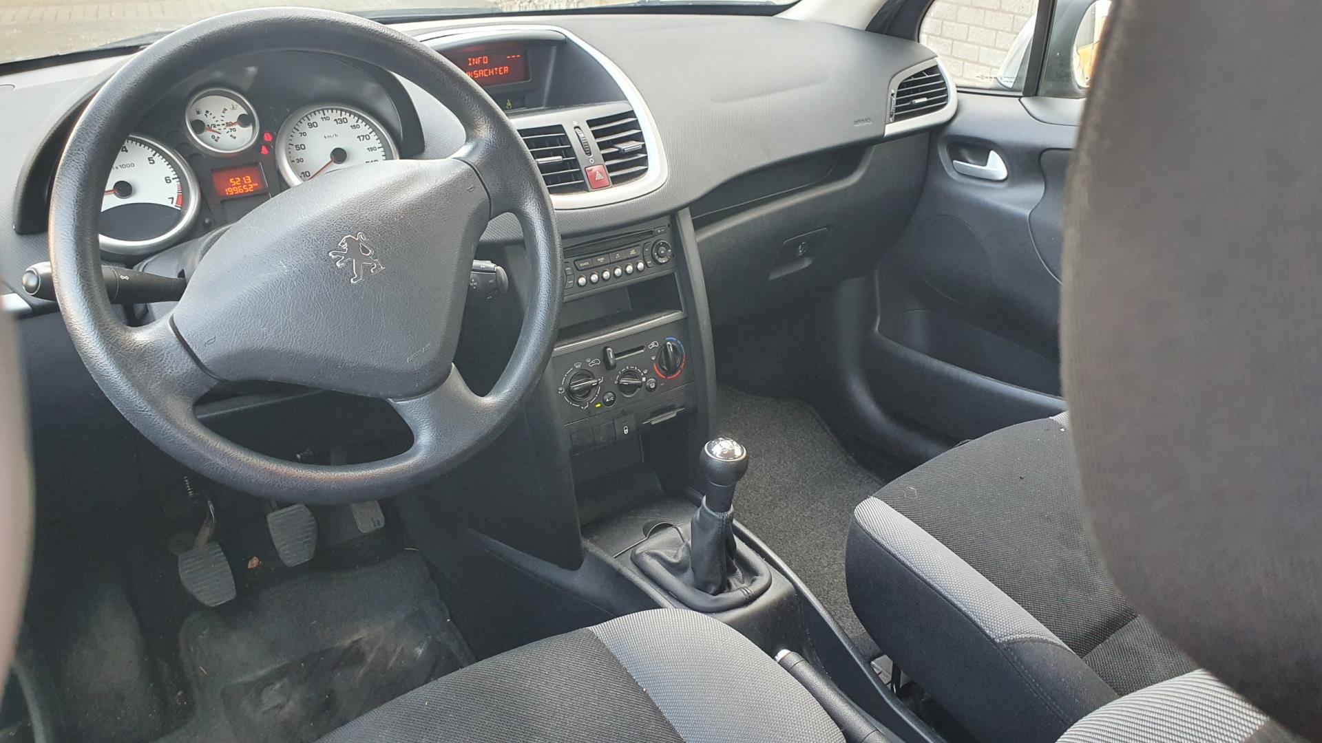 peugeot-207-image6.jpg