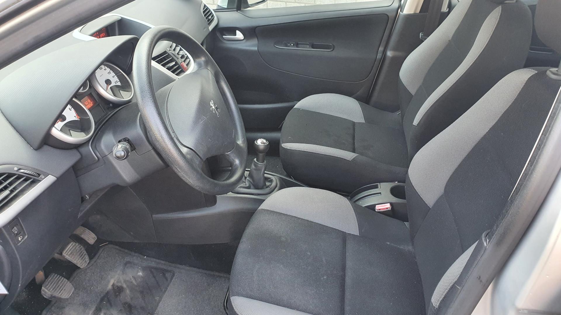 peugeot-207-image7.jpg
