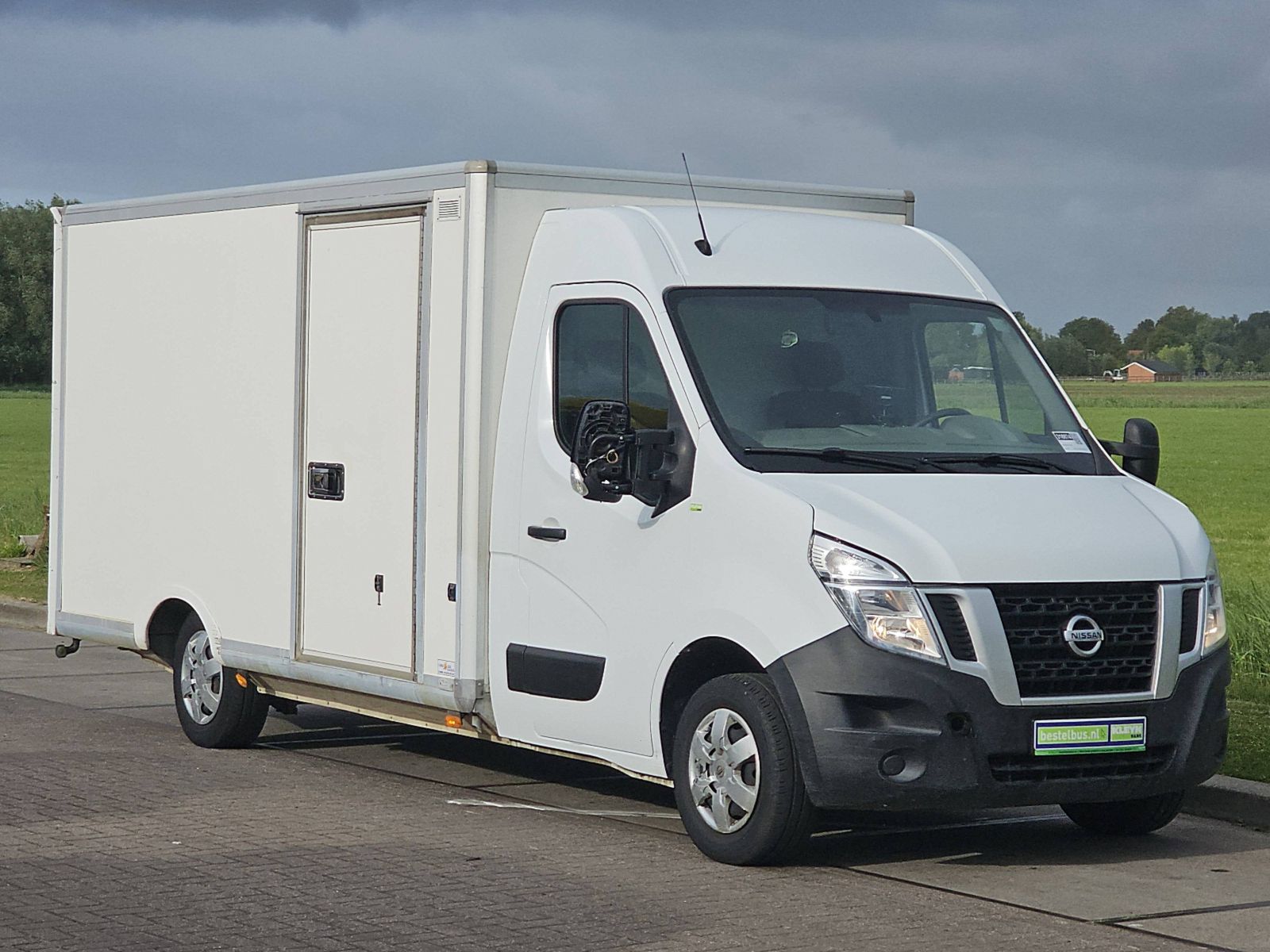 nissan-nv-image5.jpg