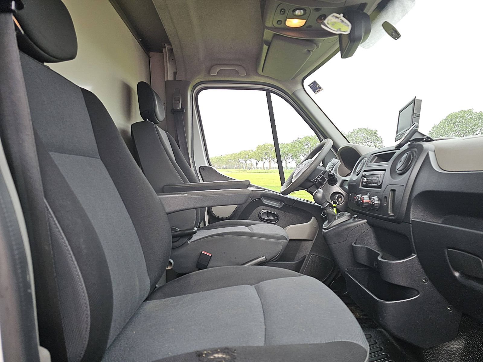 nissan-nv-image7.jpg