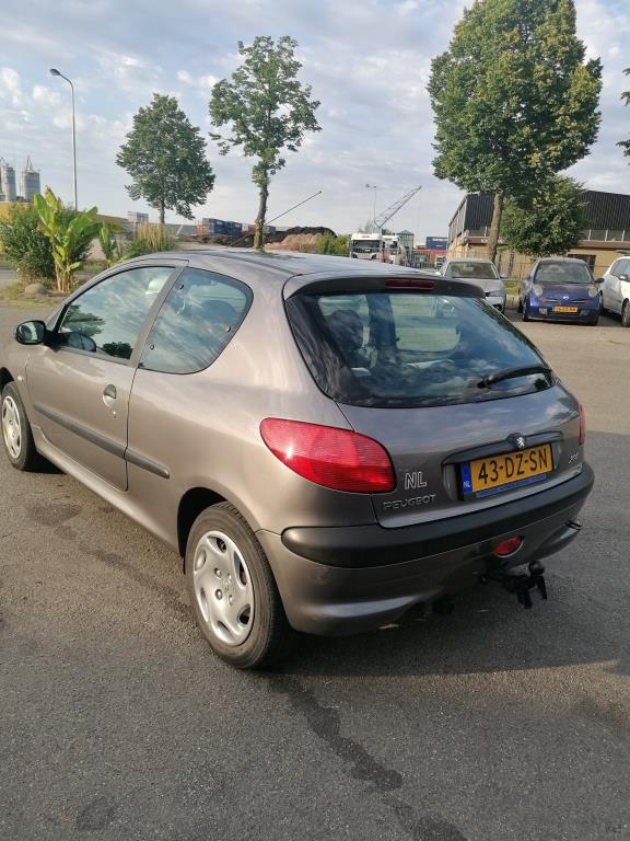 peugeot-206-image4.jpg