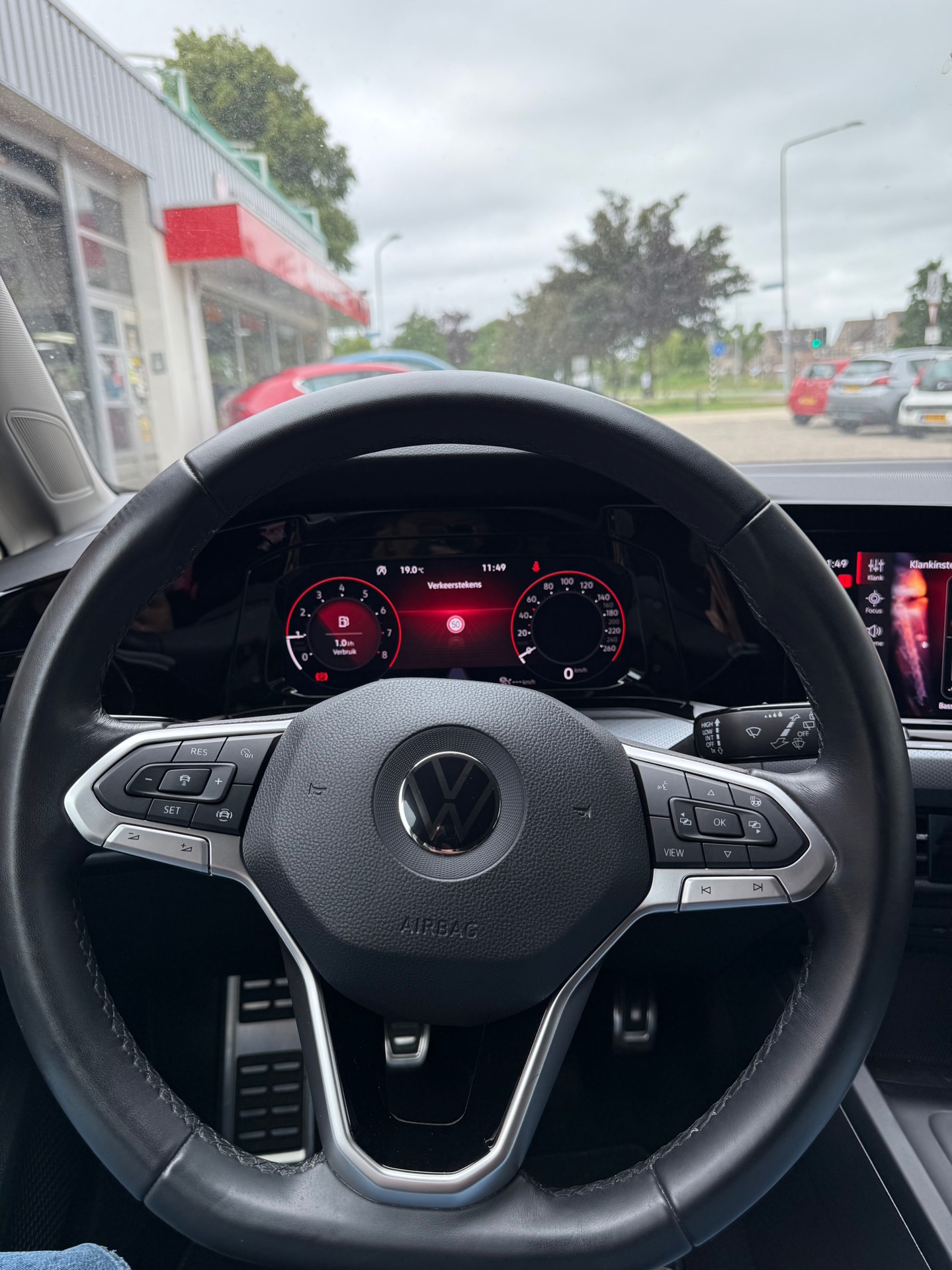 volkswagen-golf-image9.jpg