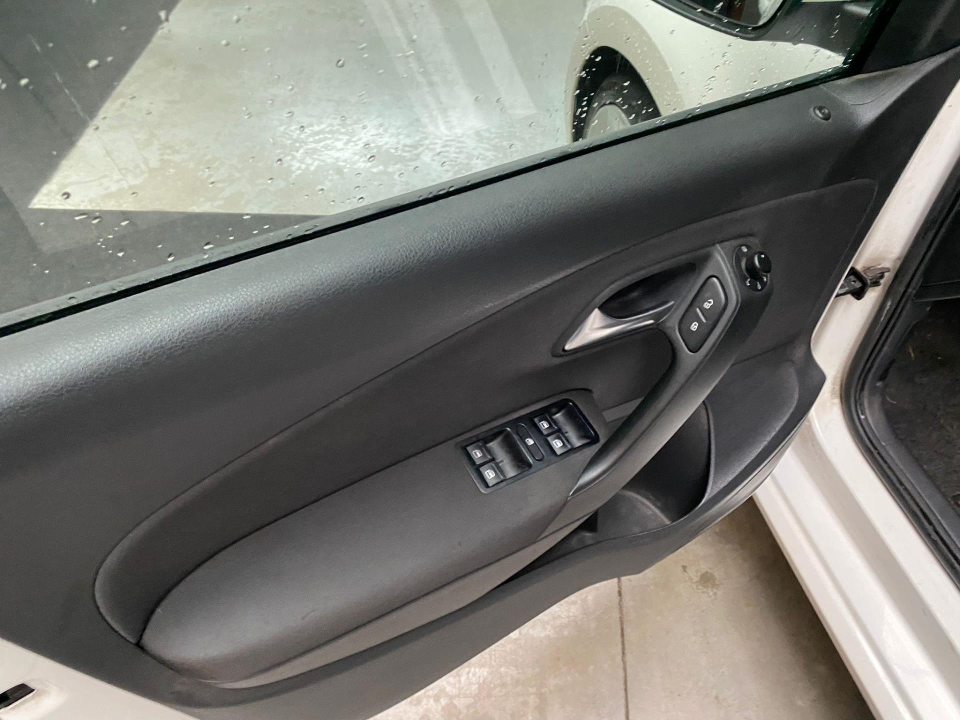 volkswagen-polo-image5.jpg