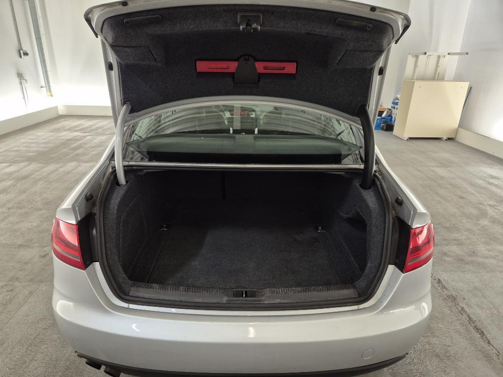 audi-a4-image8.jpg