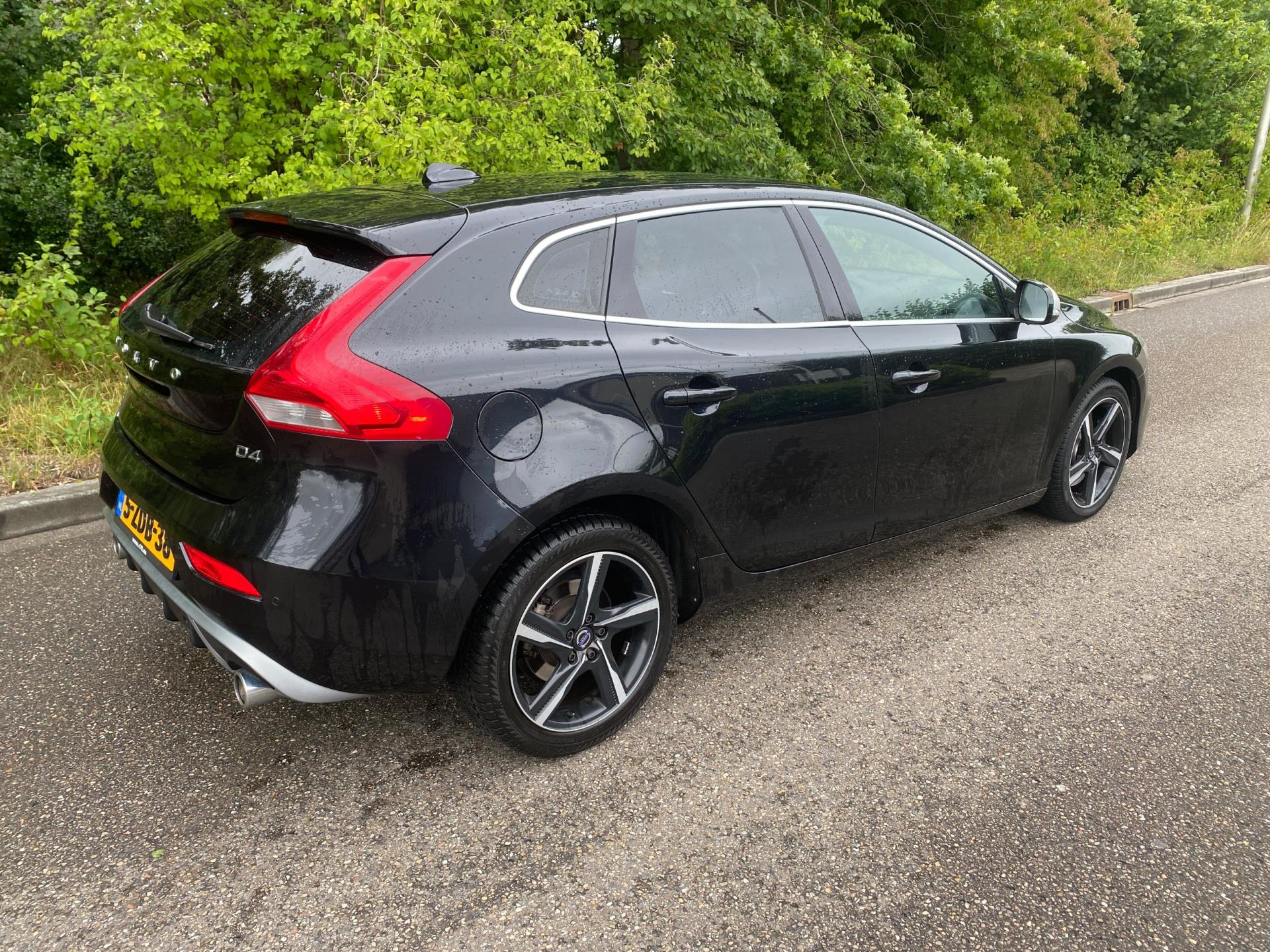 volvo-v40-image2.jpg
