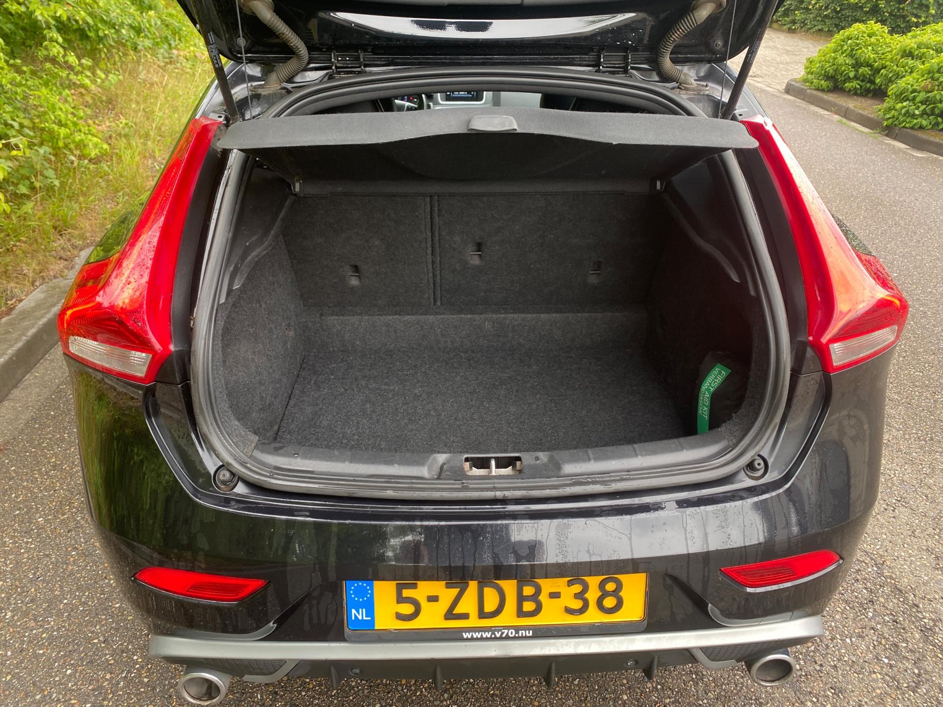 volvo-v40-image6.jpg