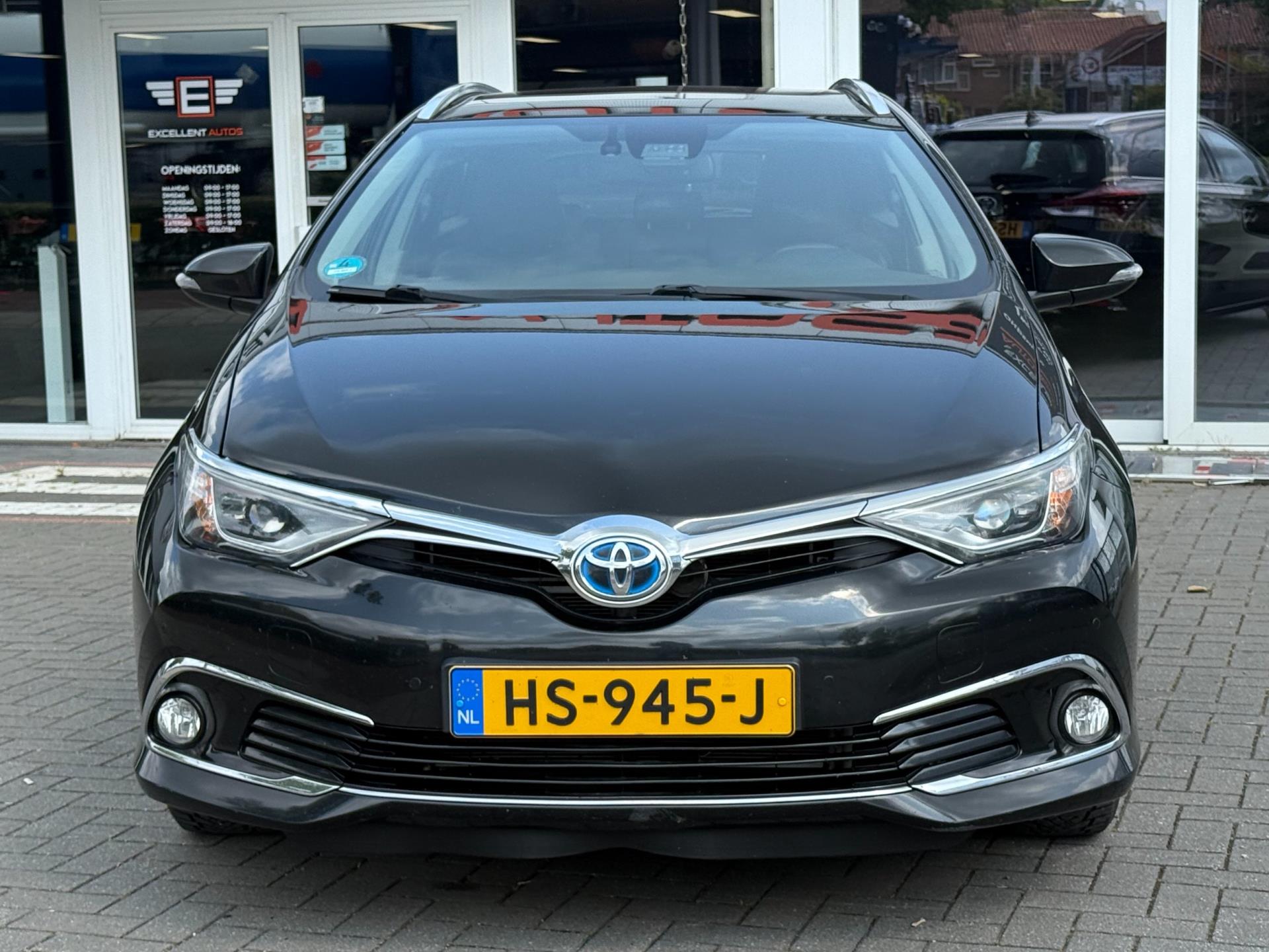 toyota-auris-touring-sports-image2.jpg