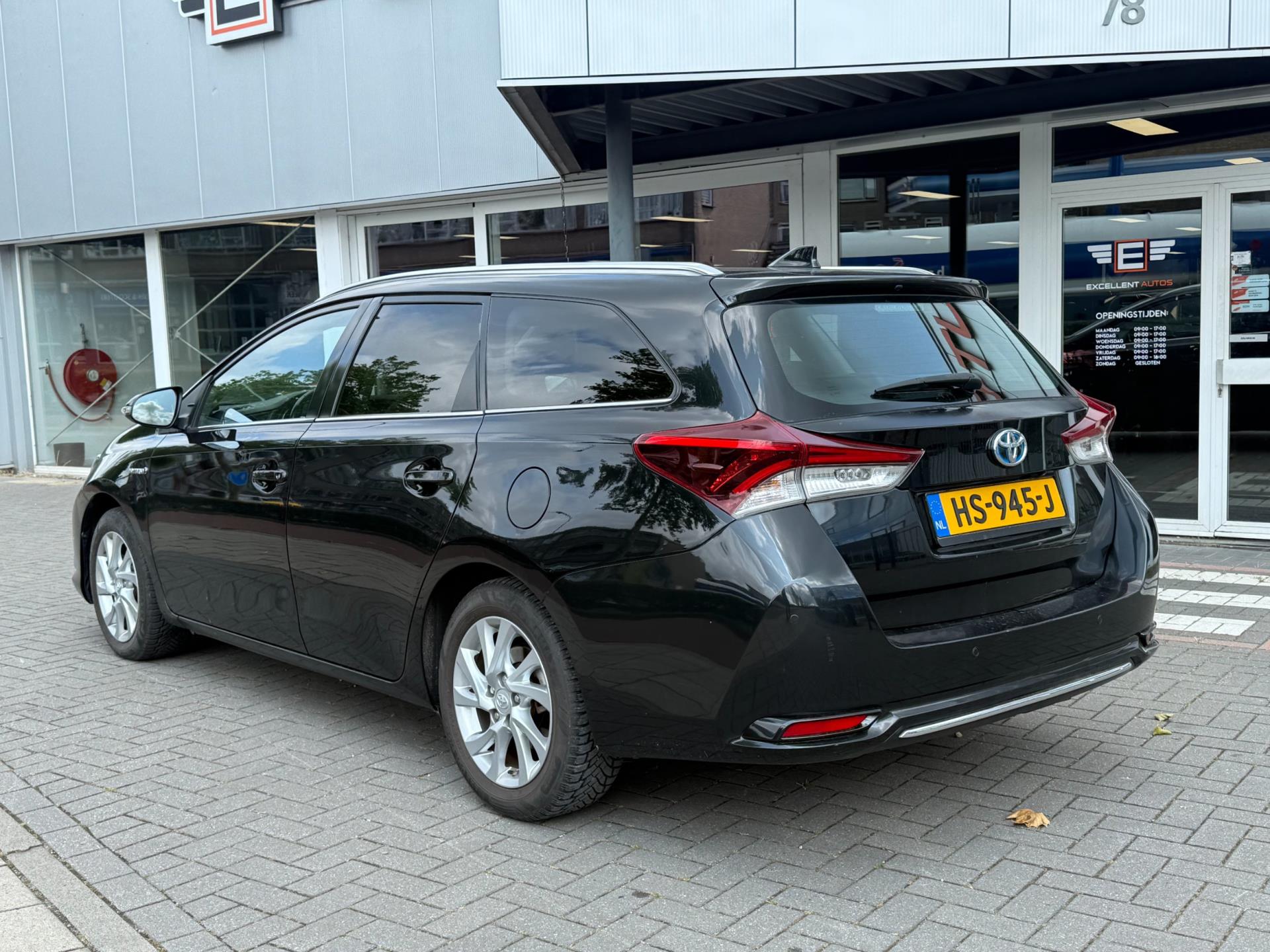 toyota-auris-touring-sports-image4.jpg