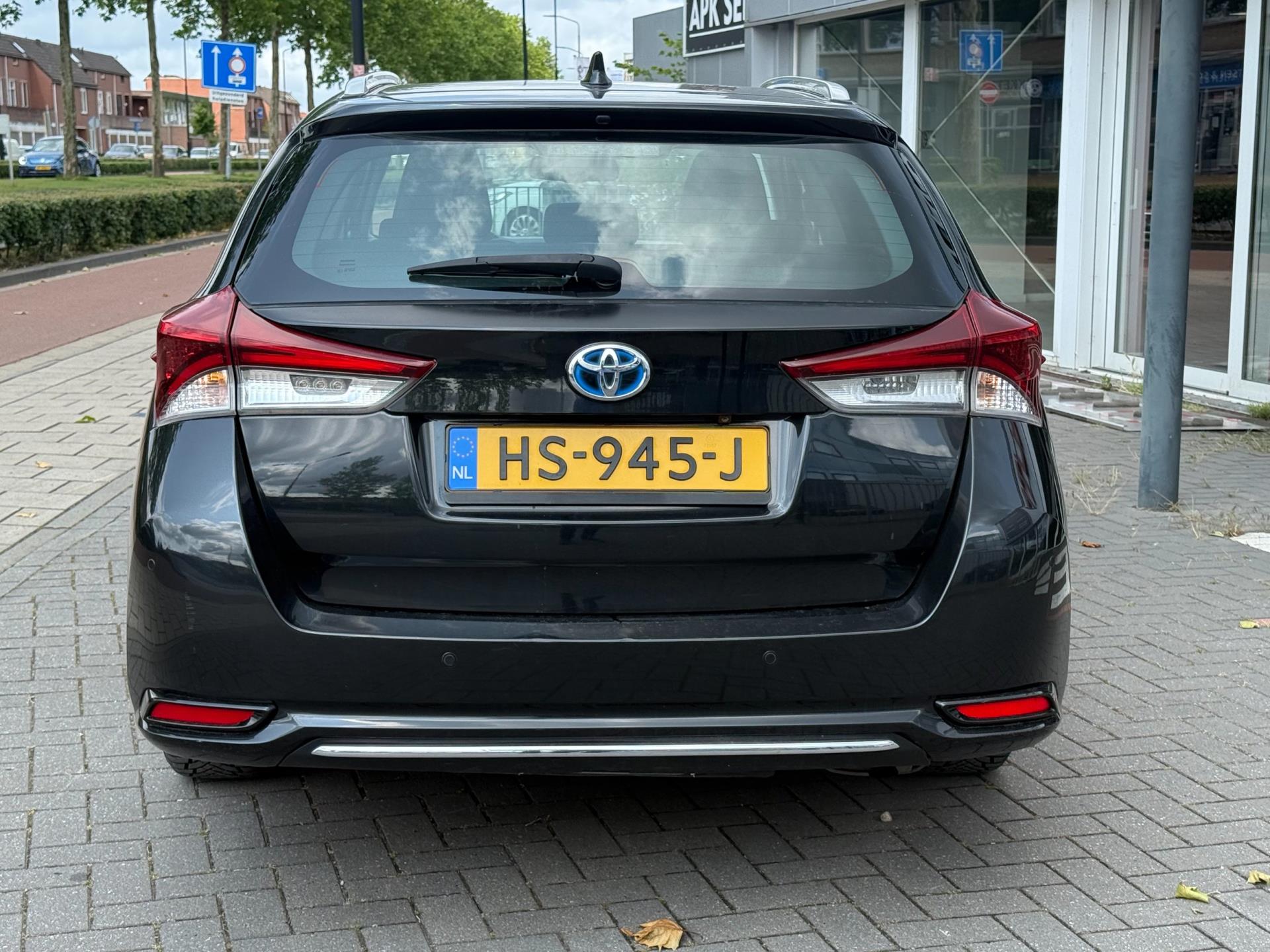 toyota-auris-touring-sports-image5.jpg