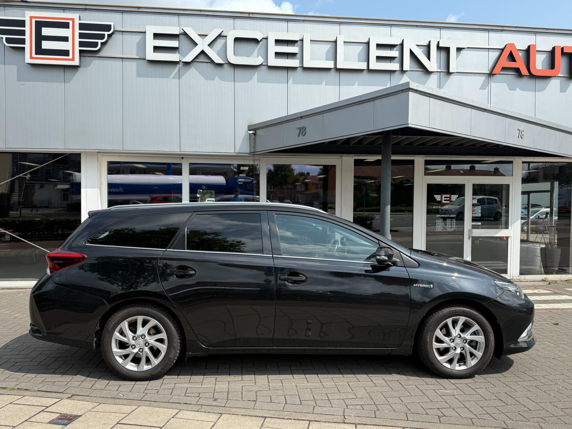 toyota-auris-touring-sports-image7.jpg
