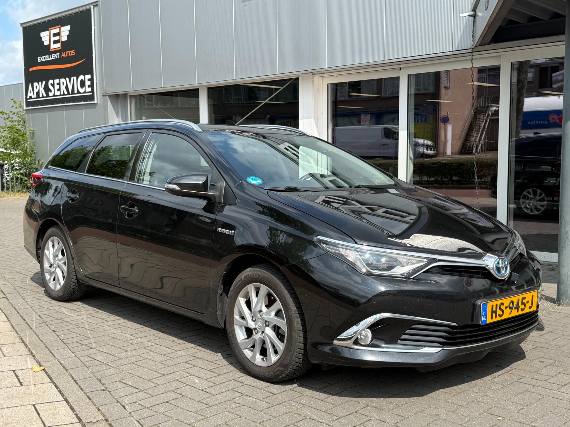 toyota-auris-touring-sports-image8.jpg