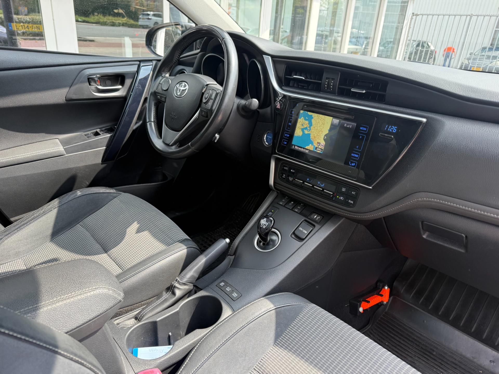 toyota-auris-touring-sports-image9.jpg