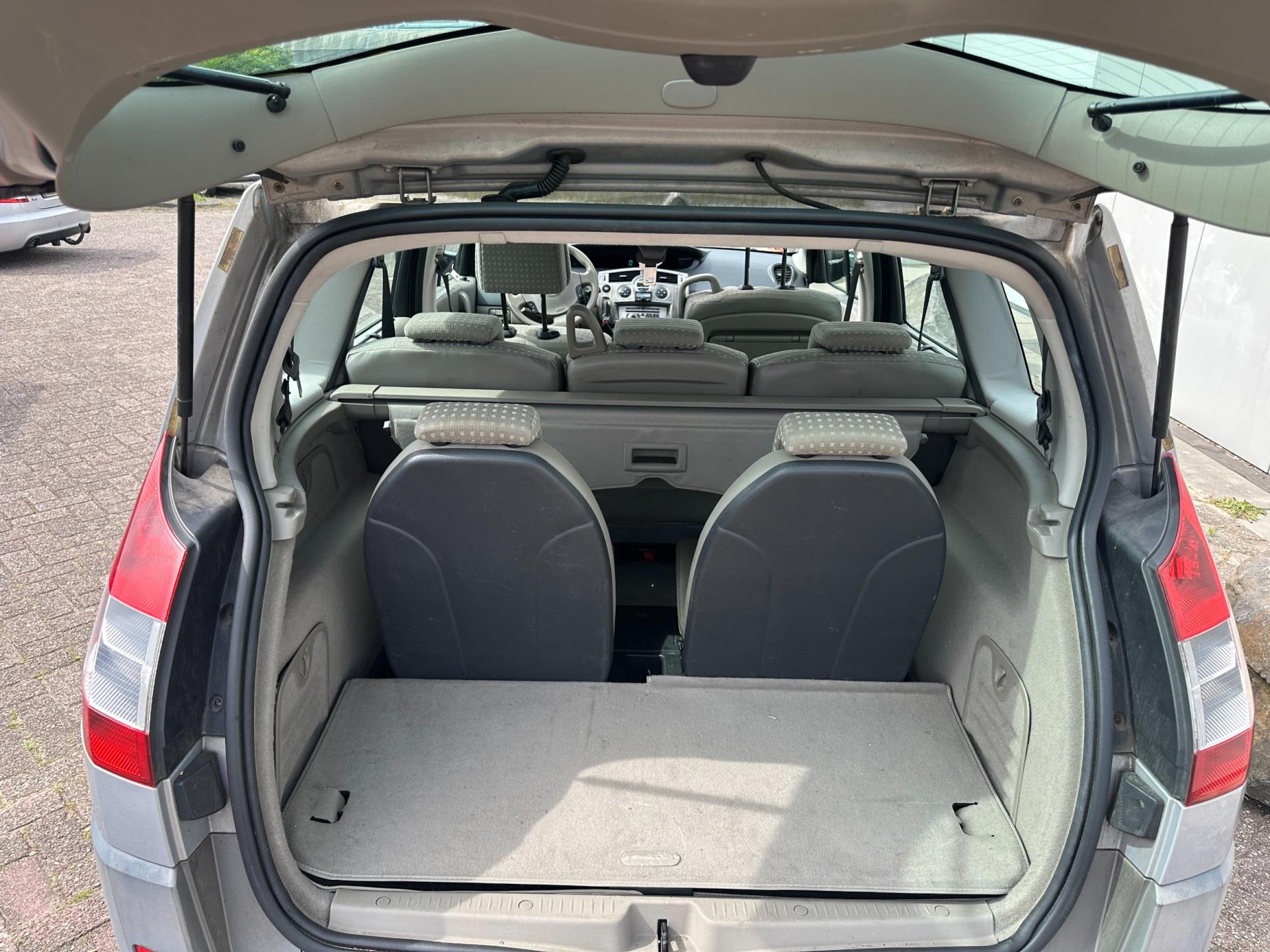 renault-grand-scenic-image6.jpg