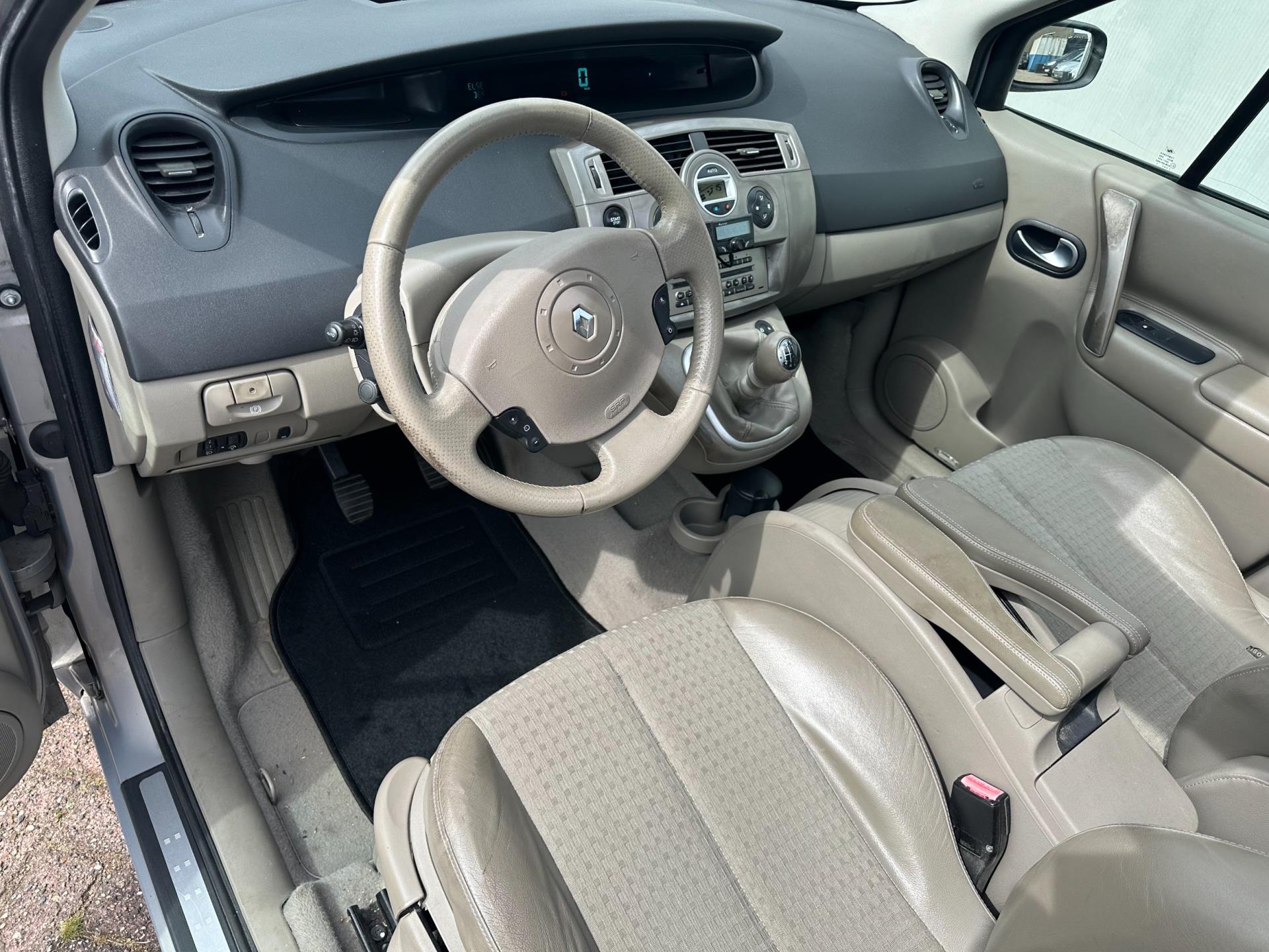 renault-grand-scenic-image7.jpg