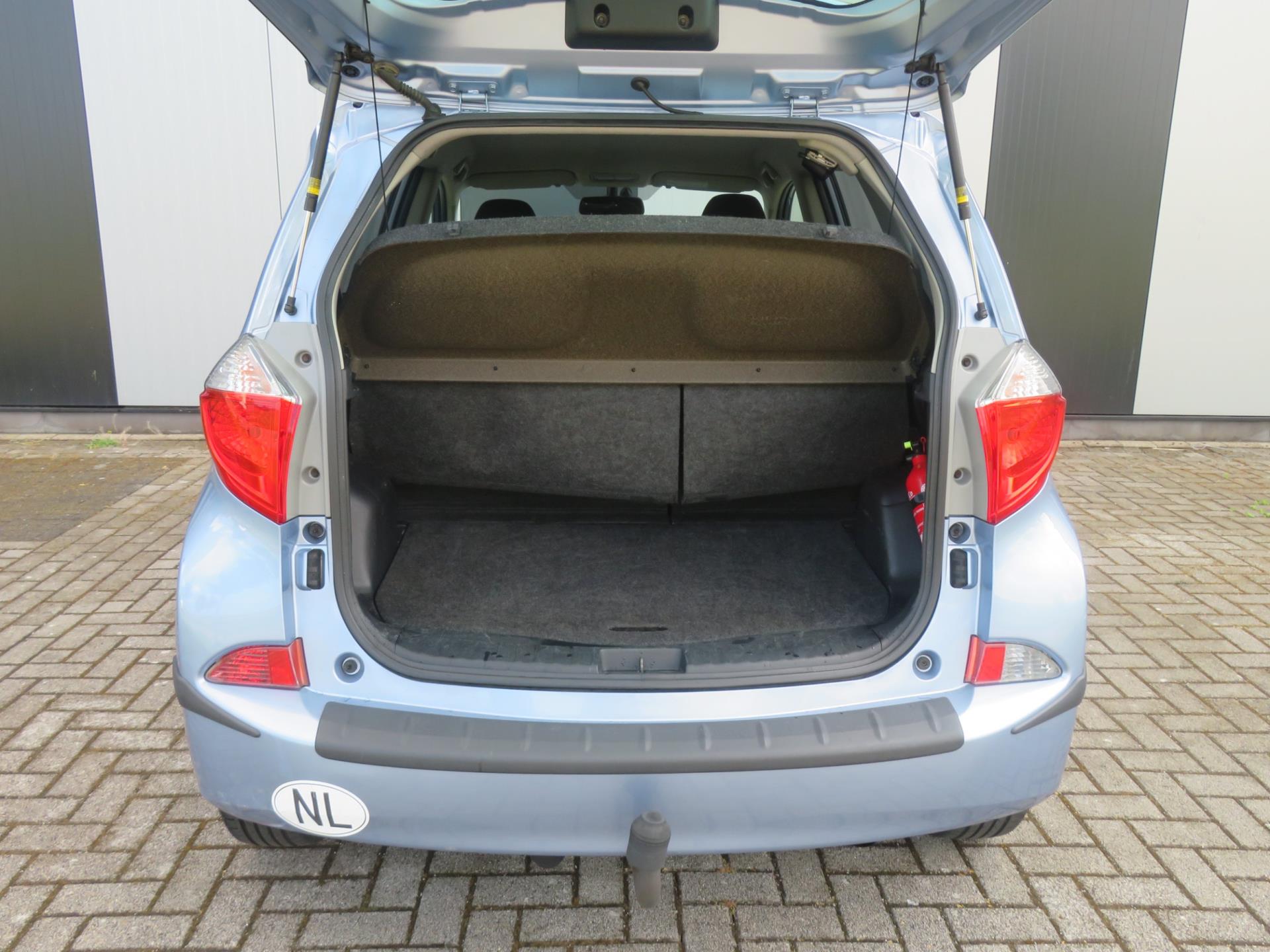 toyota-verso-s-image5.jpg