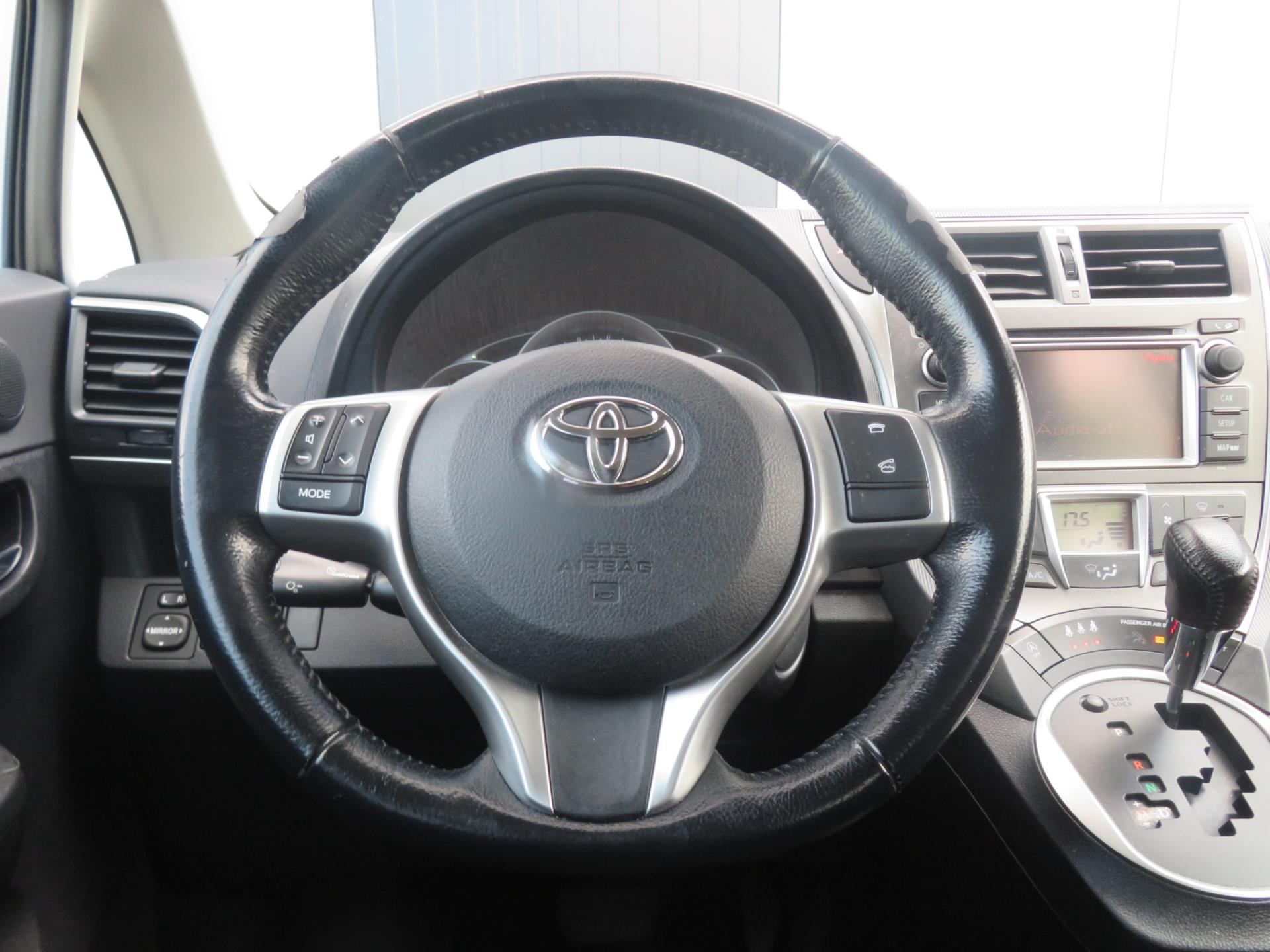 toyota-verso-s-image8.jpg