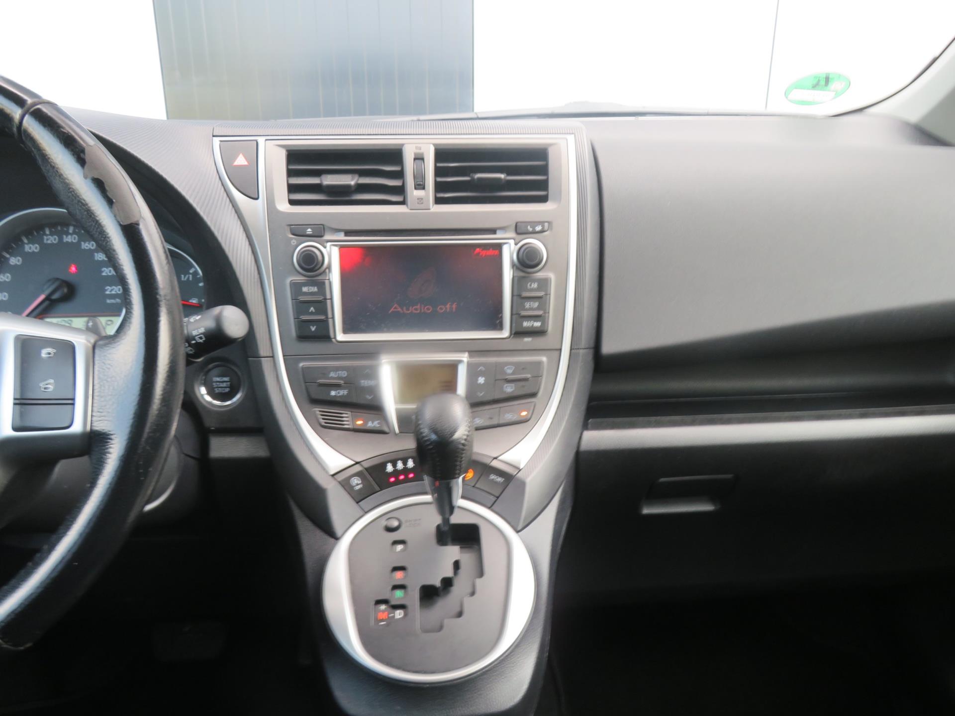 toyota-verso-s-image9.jpg