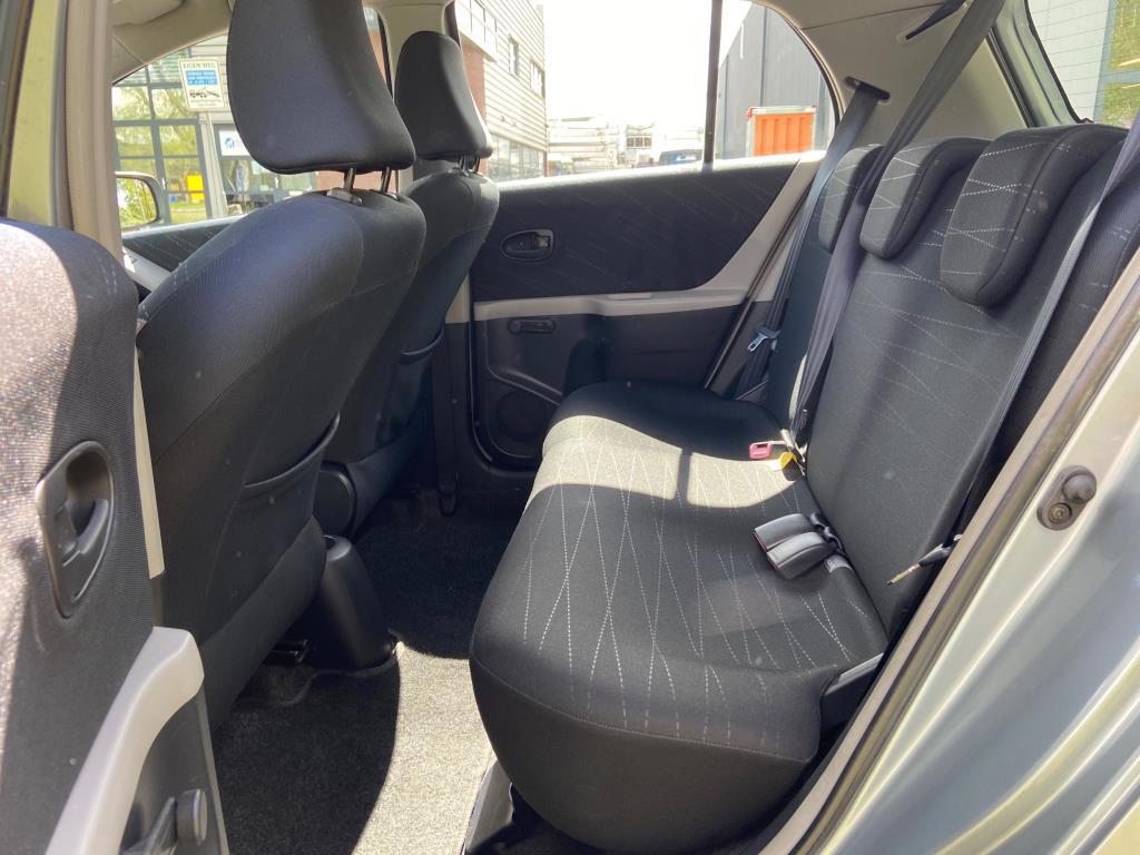 toyota-yaris-image9.jpg