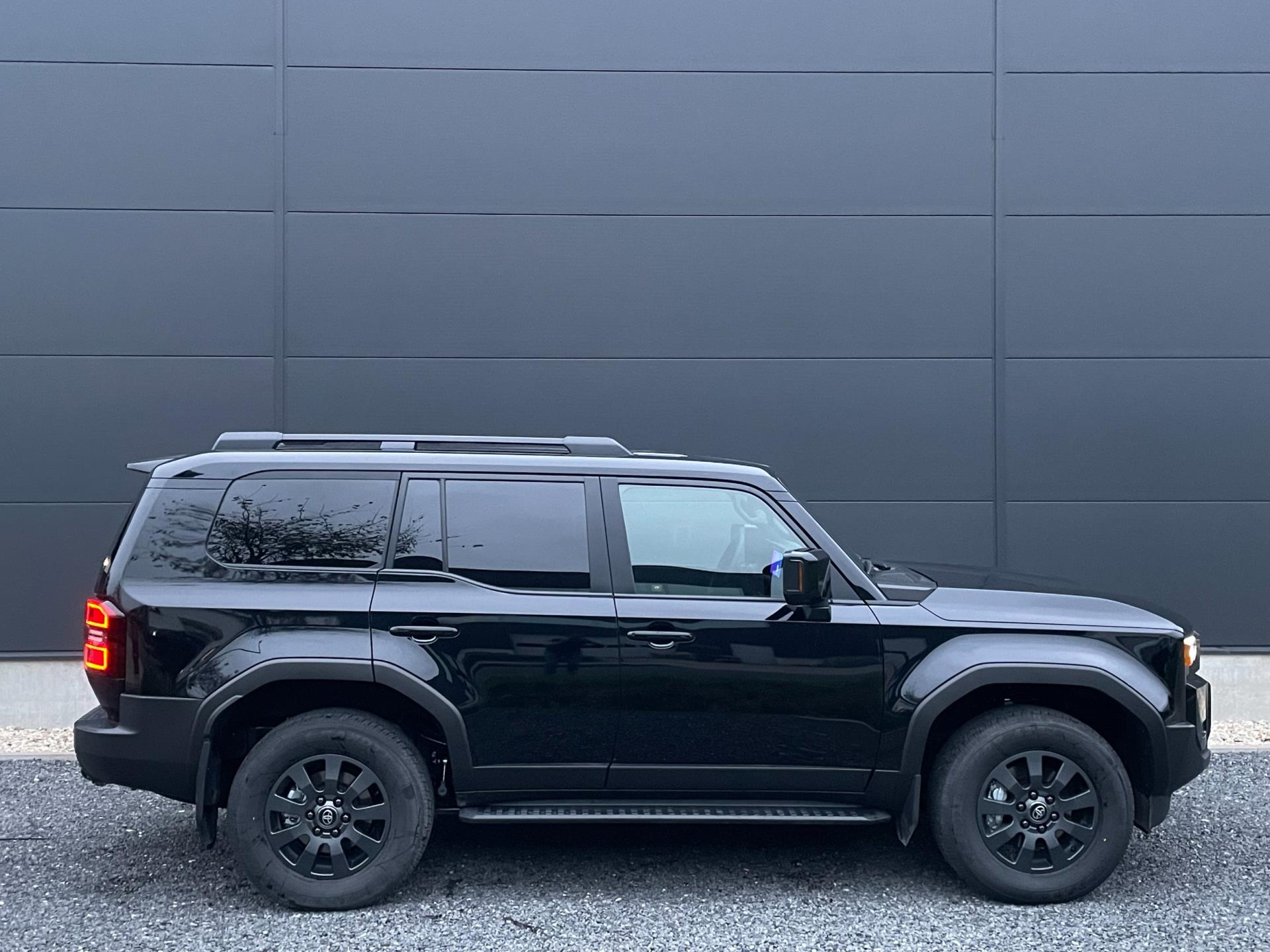 toyota-land-cruiser-image7.jpg