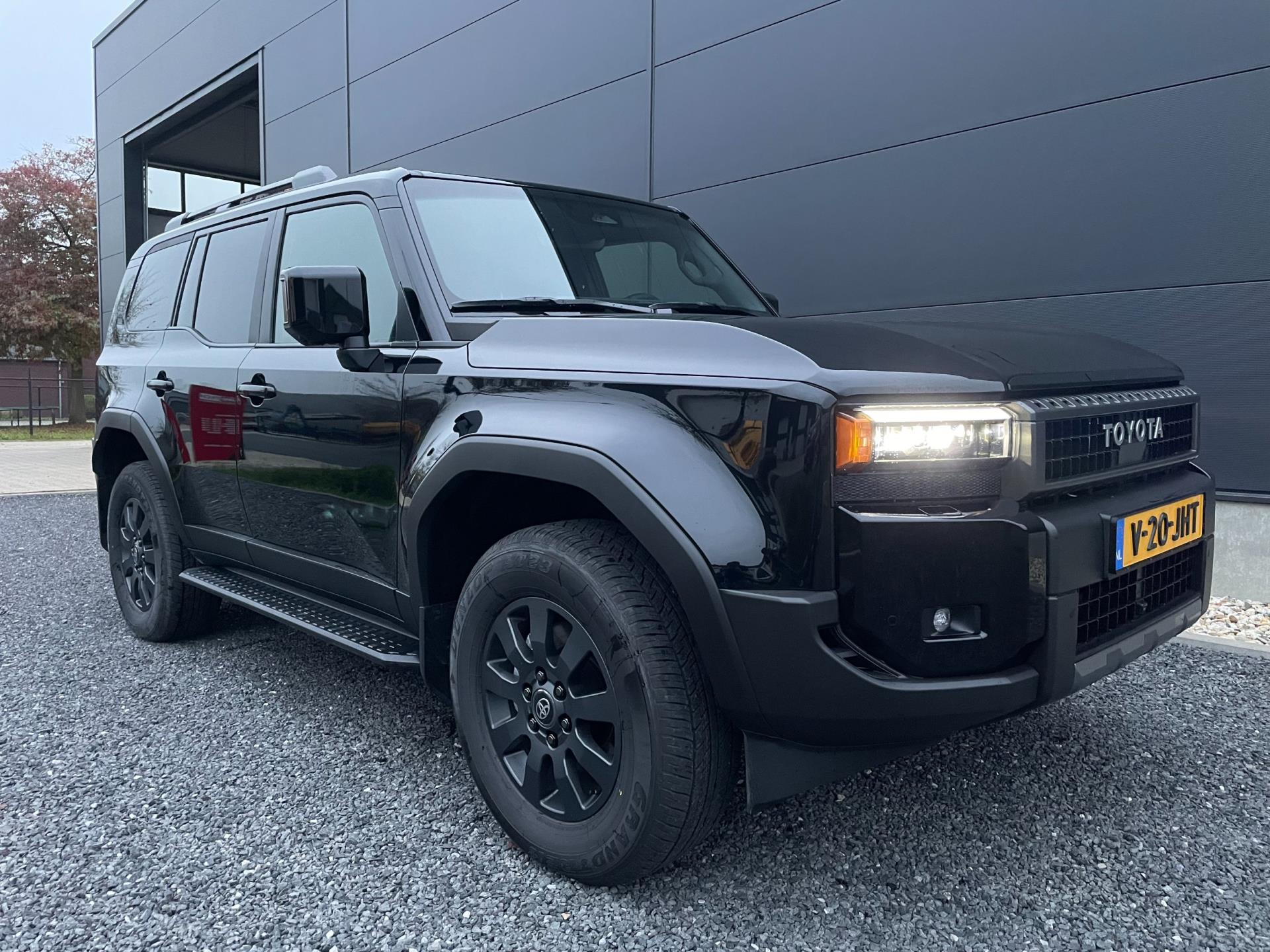 toyota-land-cruiser-image8.jpg
