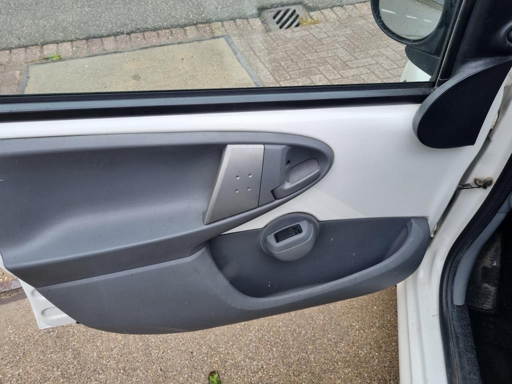peugeot-107-image9.jpg