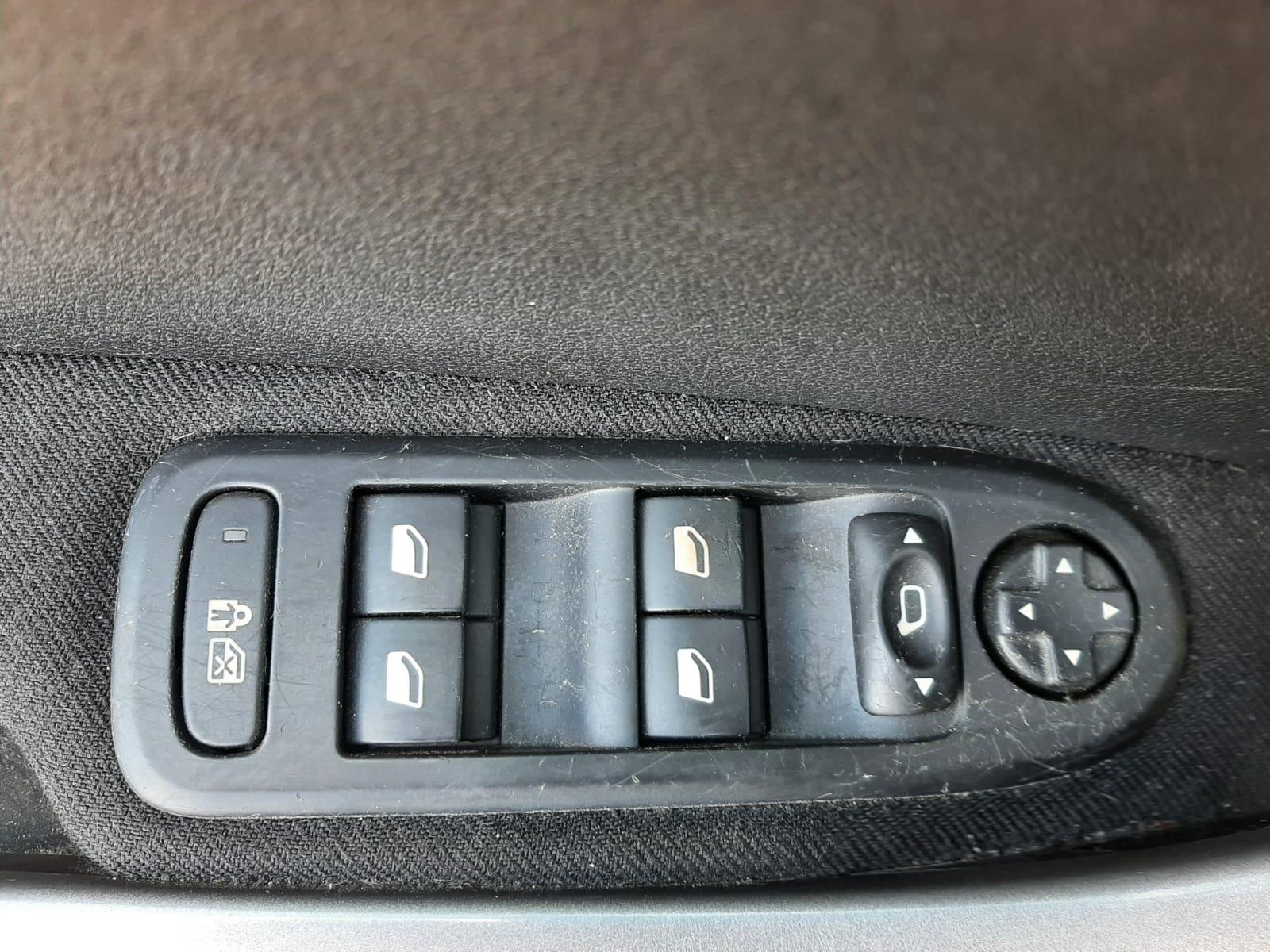 peugeot-308-image8.jpg