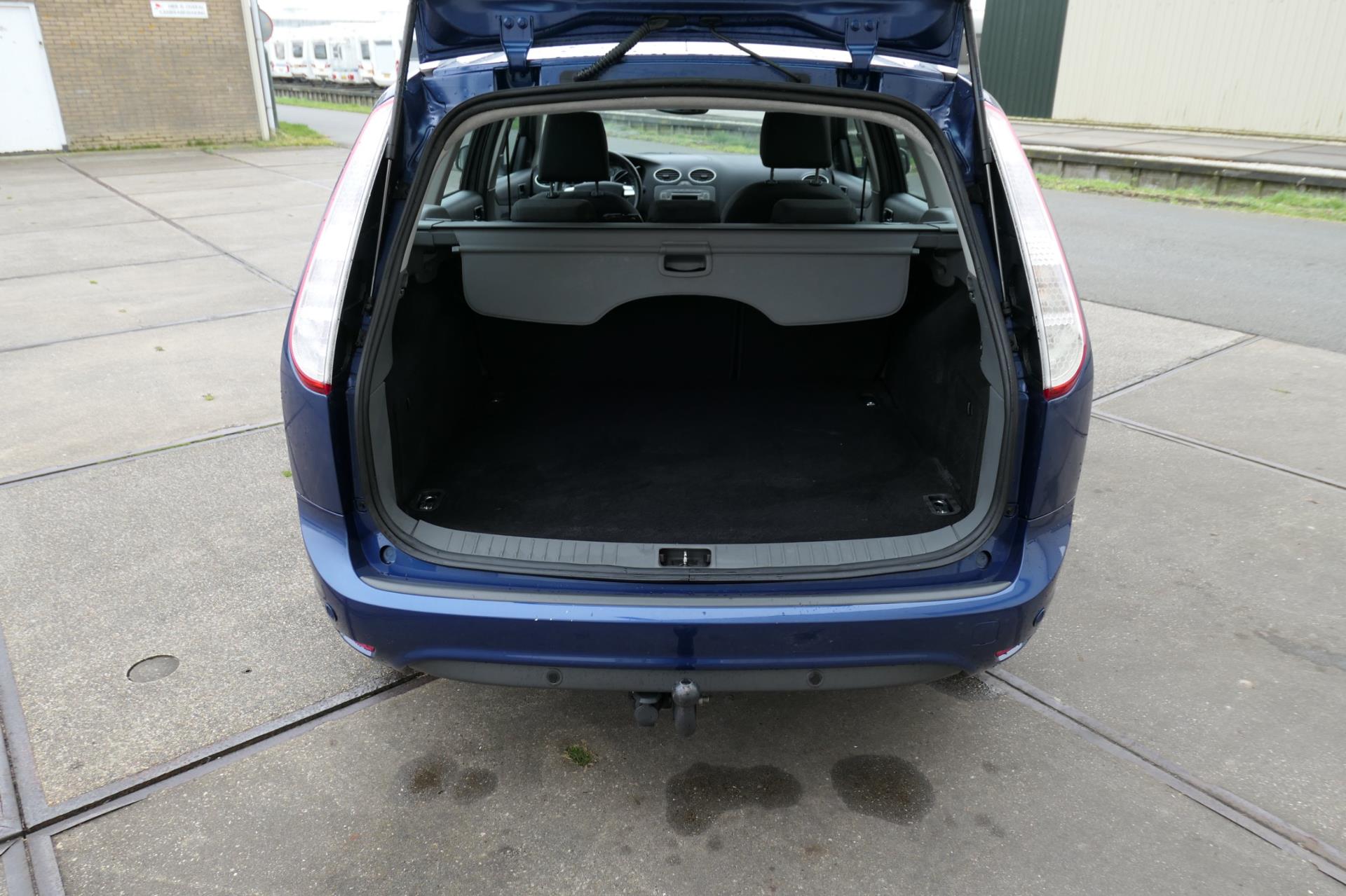 ford-focus-wagon-image8.jpg