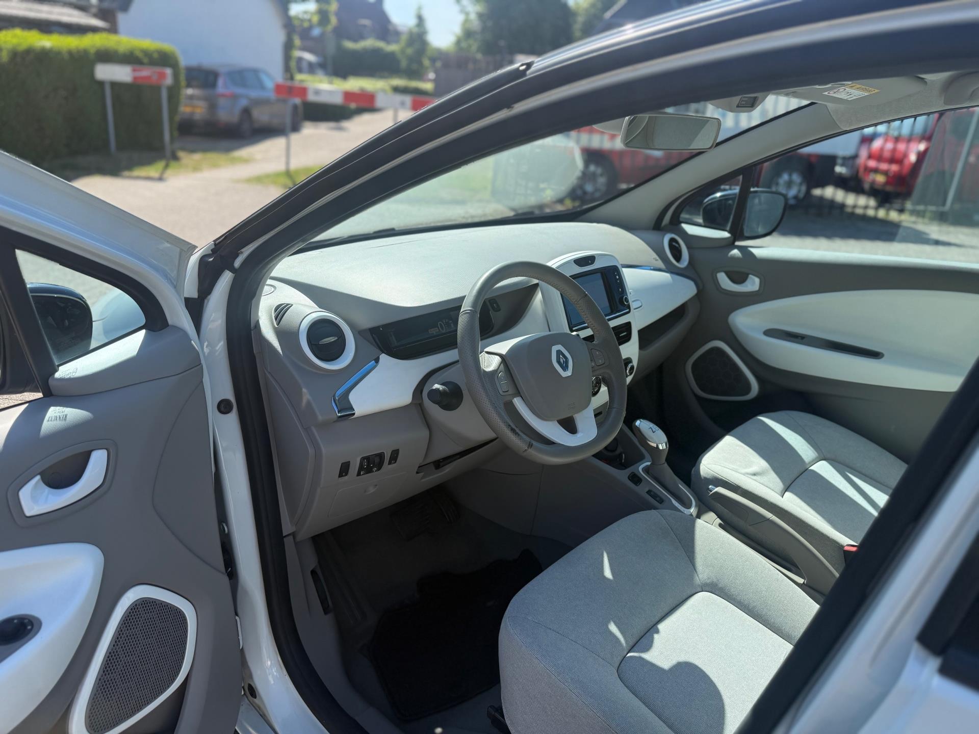 renault-zoe-image10.jpg