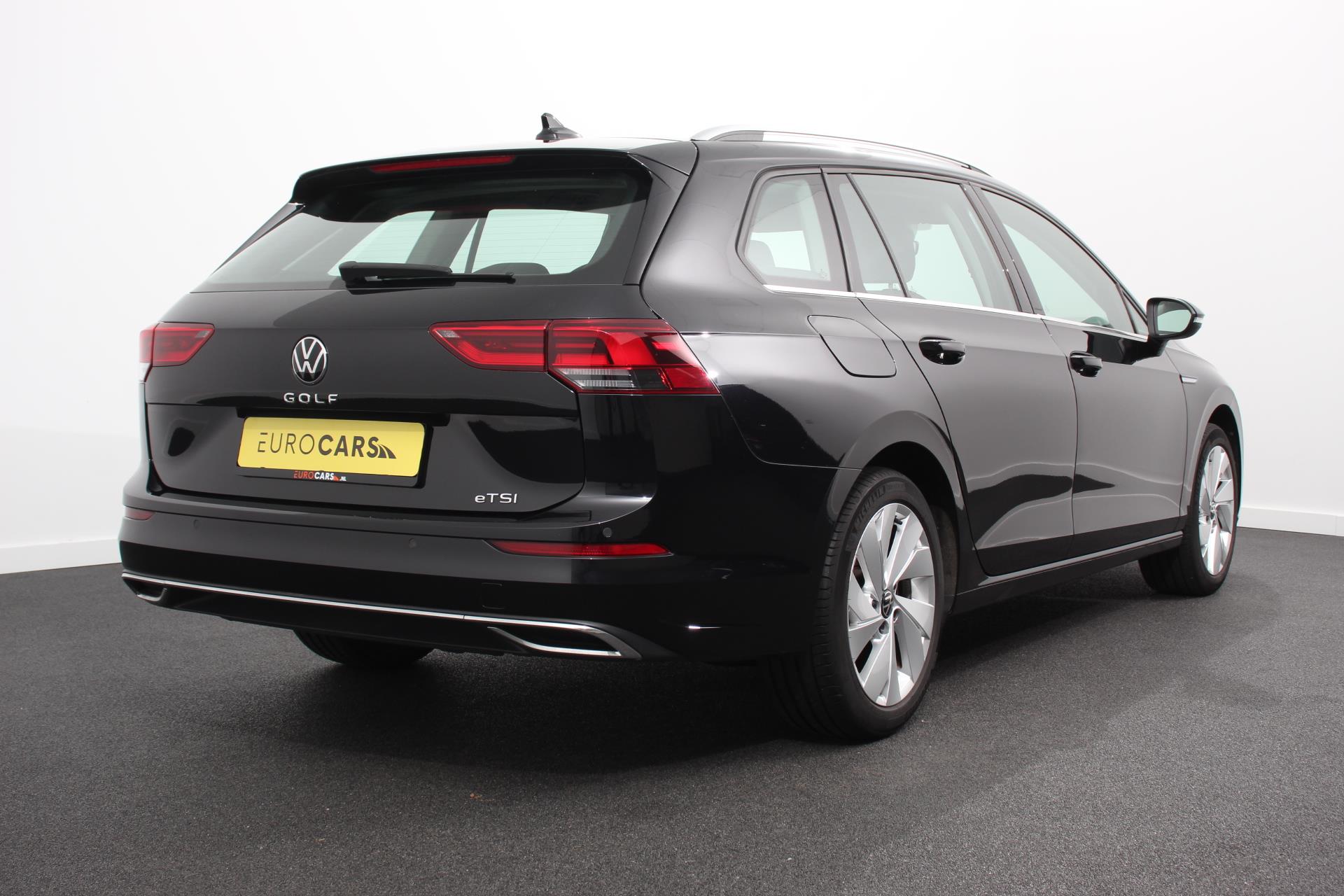 volkswagen-golf-variant-image6.jpg