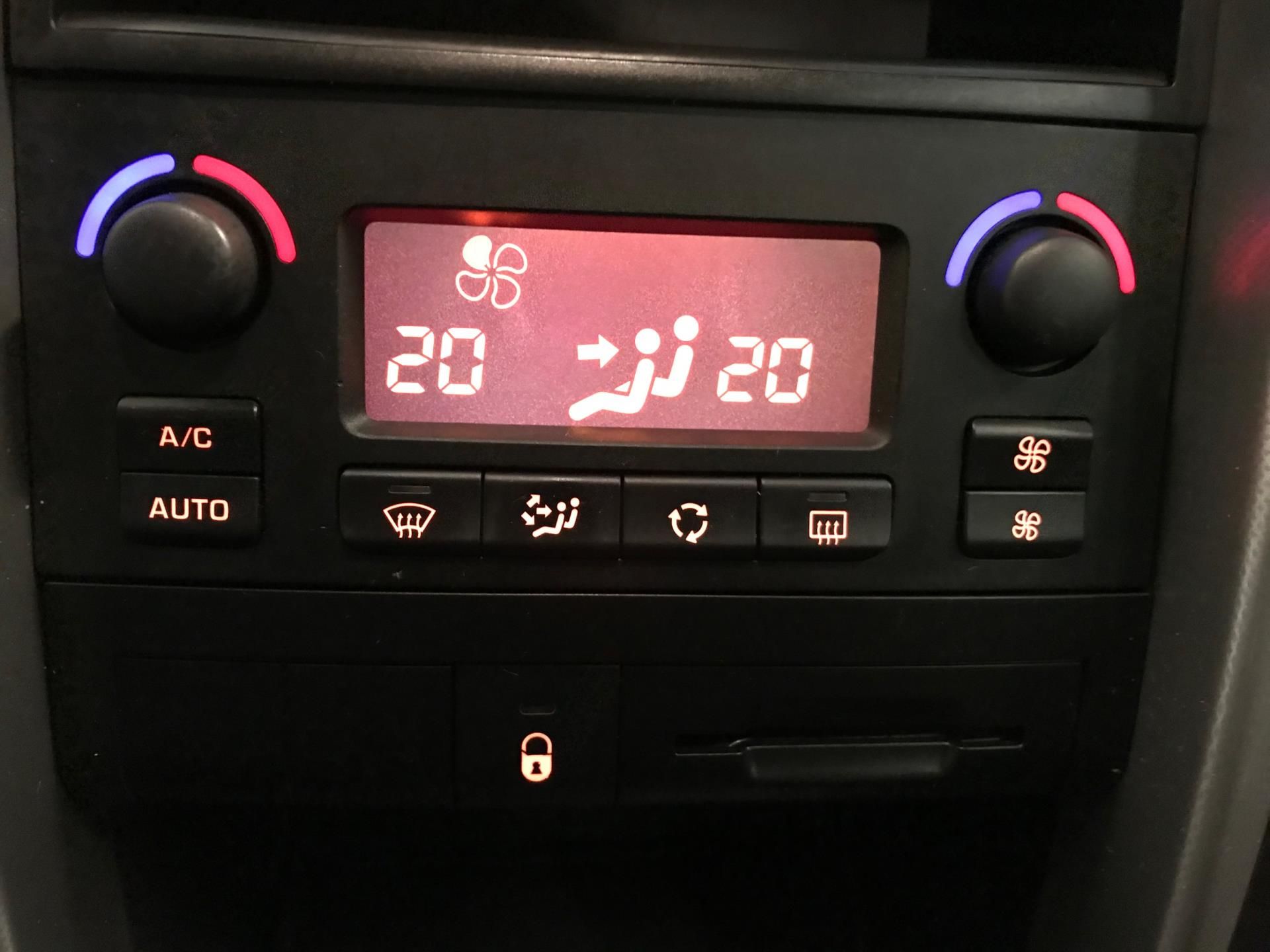 peugeot-207-image8.jpg