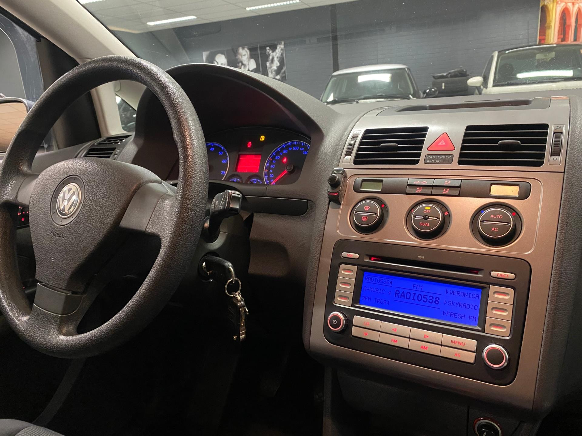 volkswagen-touran-image8.jpg