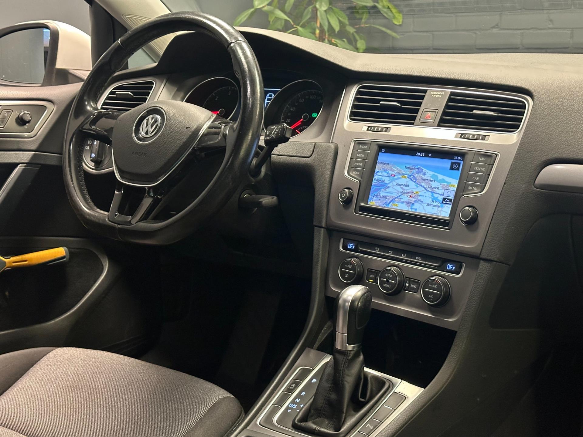 volkswagen-golf-variant-image10.jpg