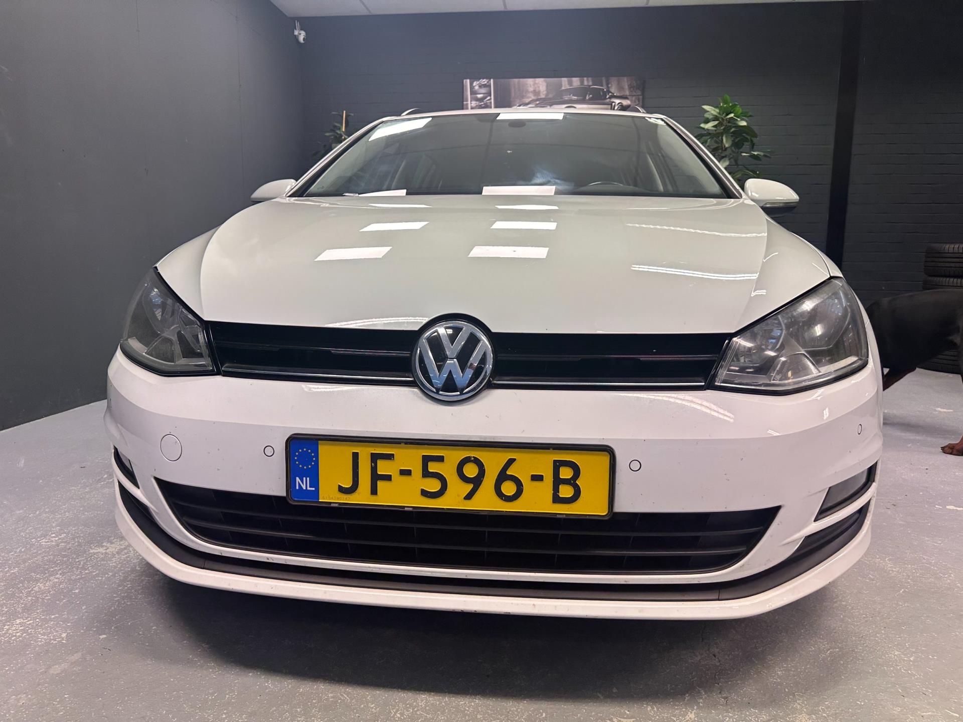 volkswagen-golf-variant-image2.jpg