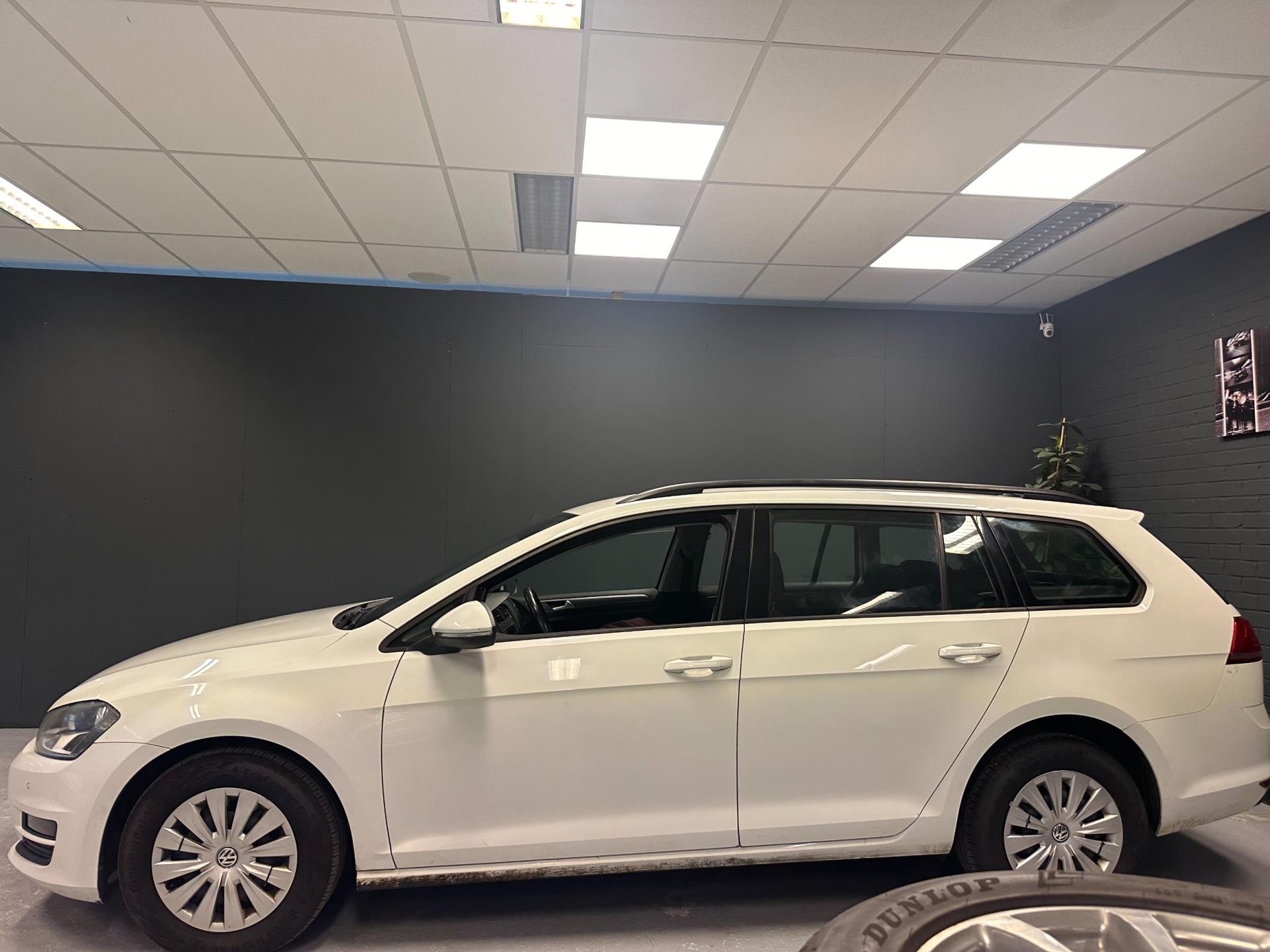 volkswagen-golf-variant-image3.jpg
