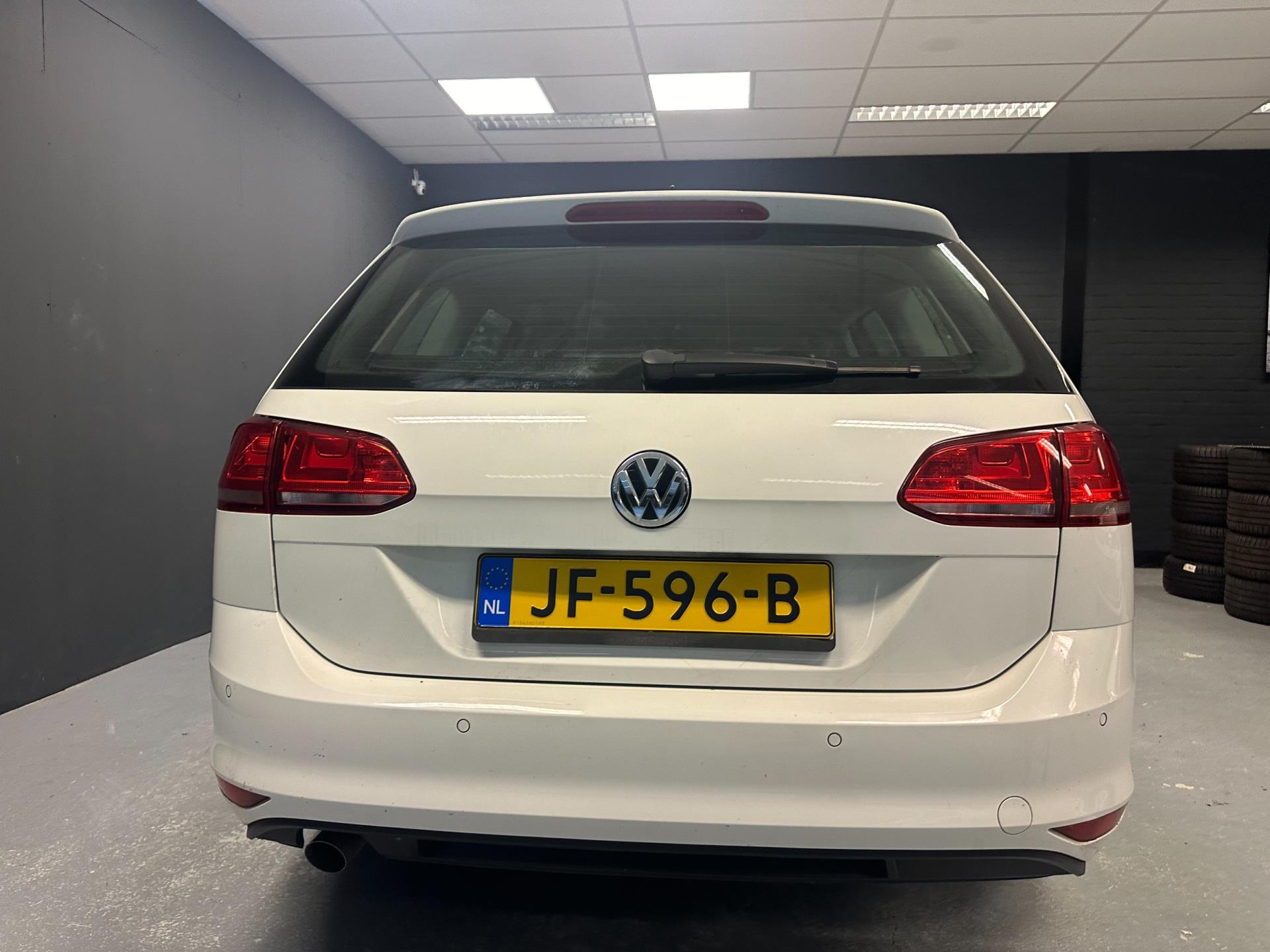 volkswagen-golf-variant-image6.jpg