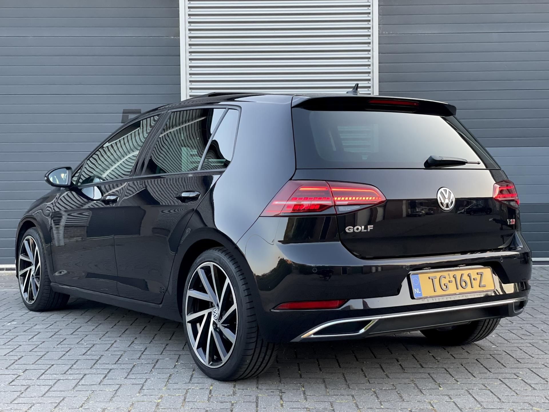 volkswagen-golf-image3.jpg