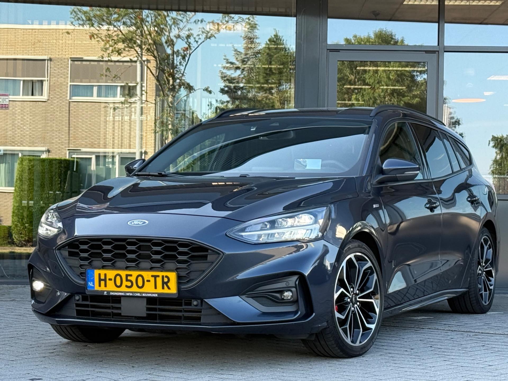 ford-focus-wagon-image2.jpg