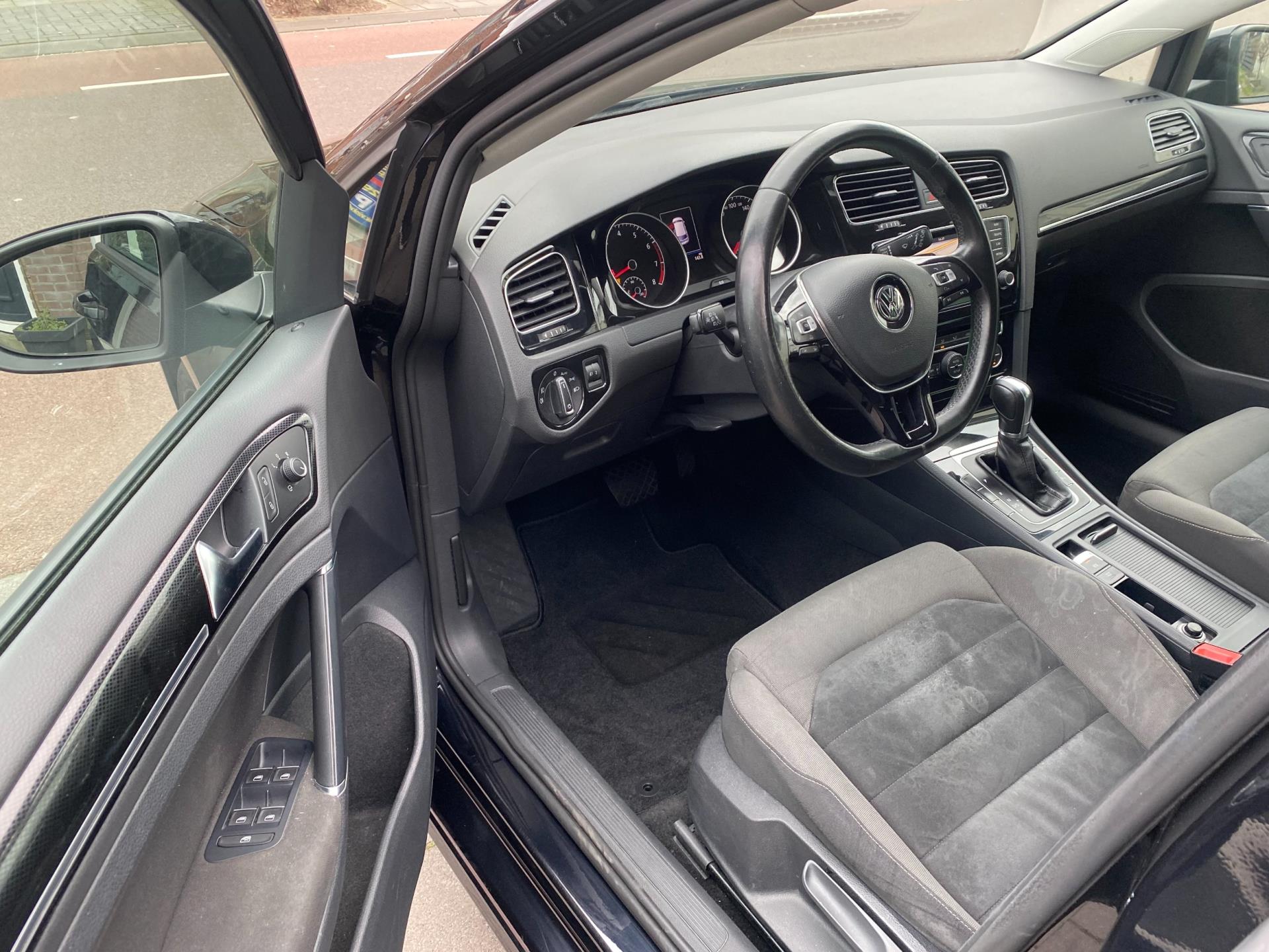 volkswagen-golf-image9.jpg