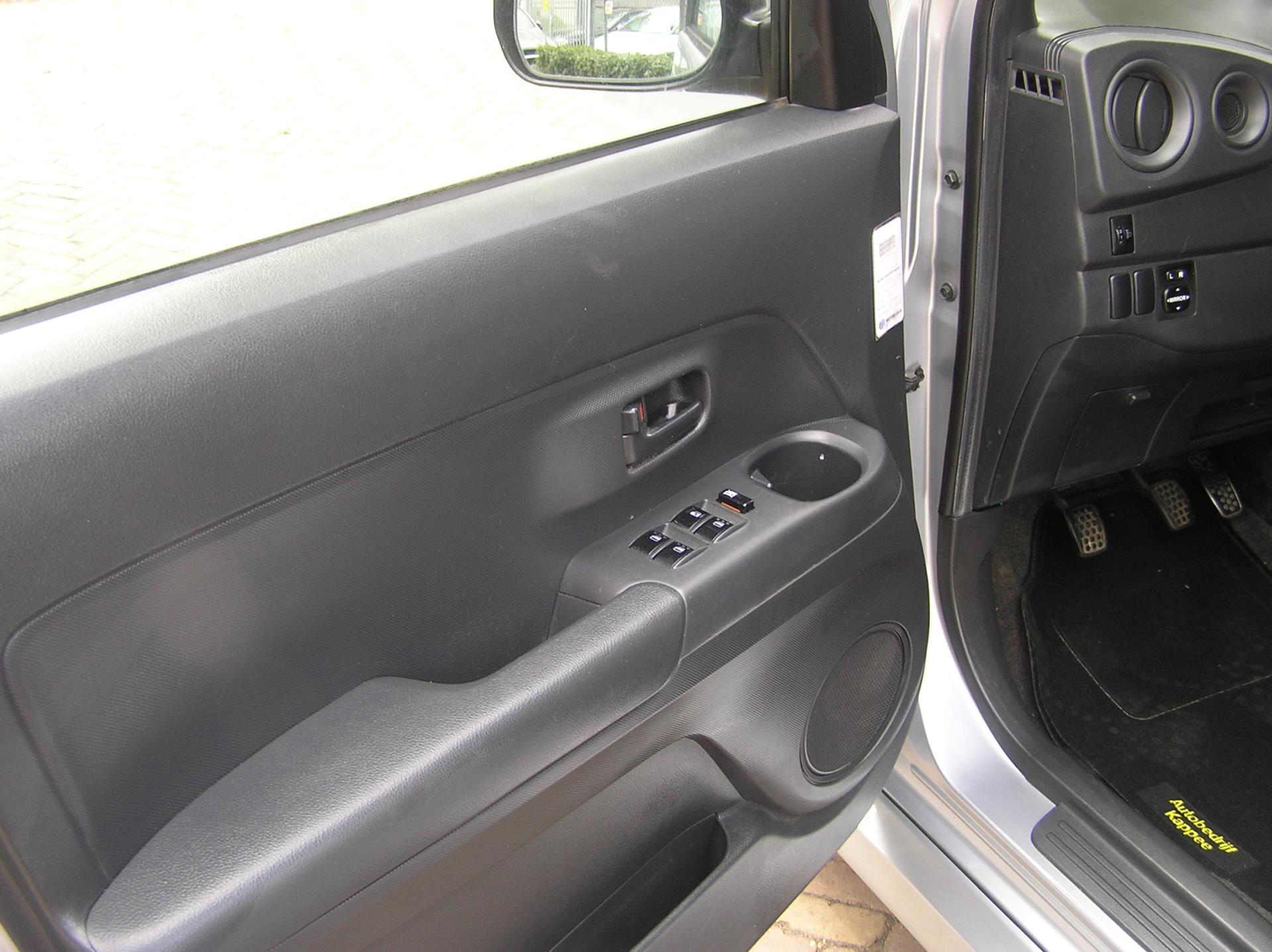 daihatsu-materia-image6.jpg