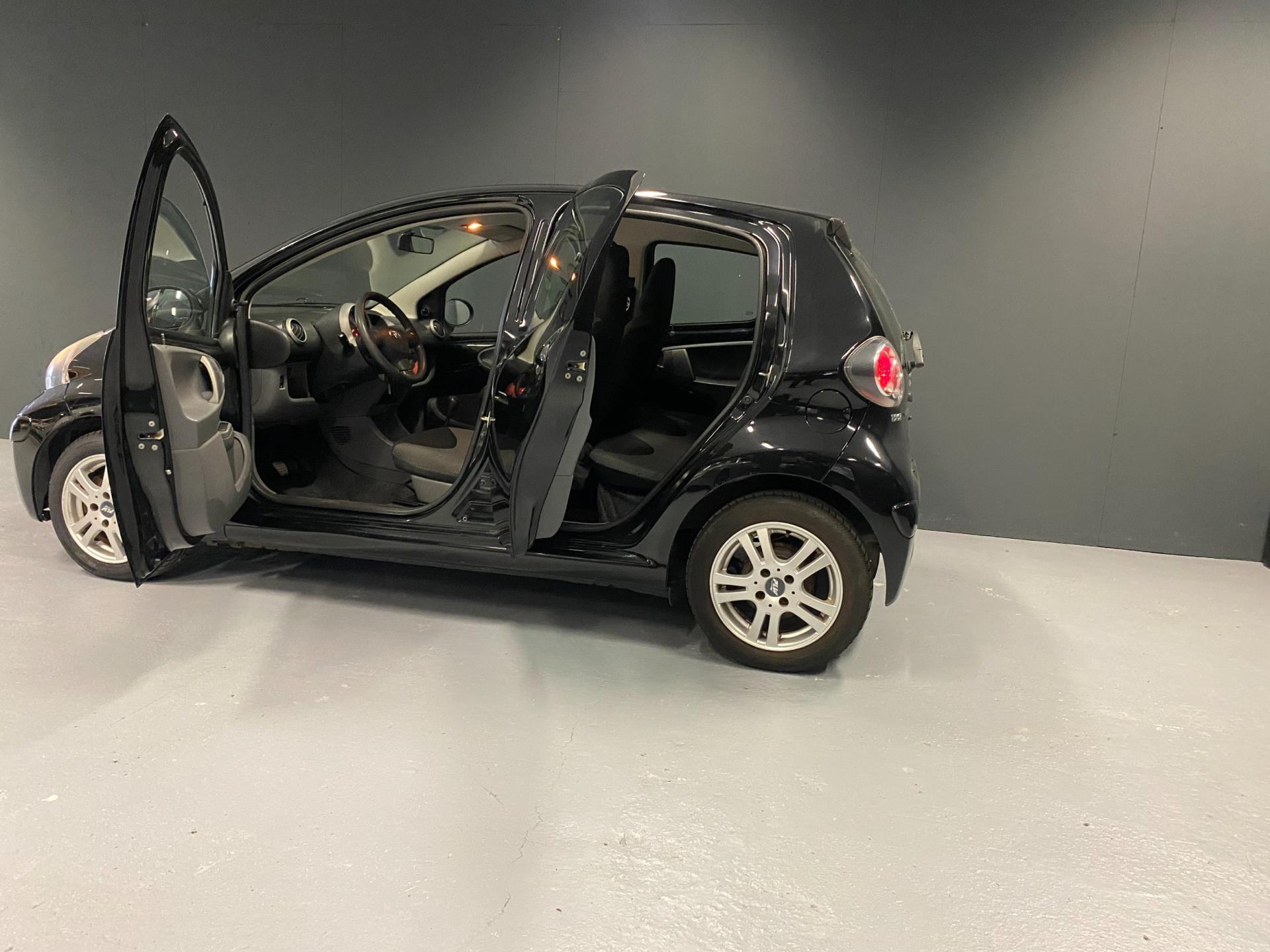 toyota-aygo-image6.jpg