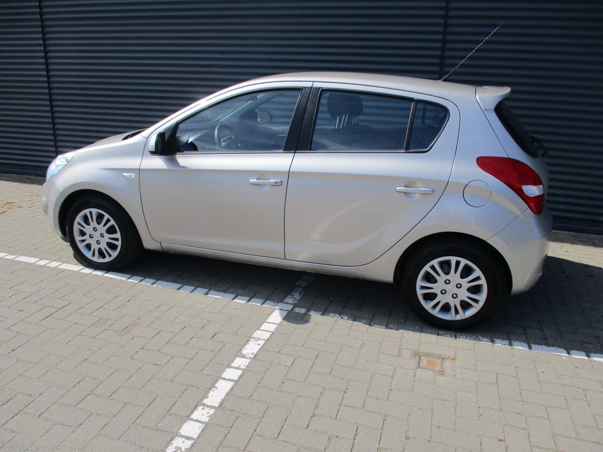 hyundai-i20-image8.jpg