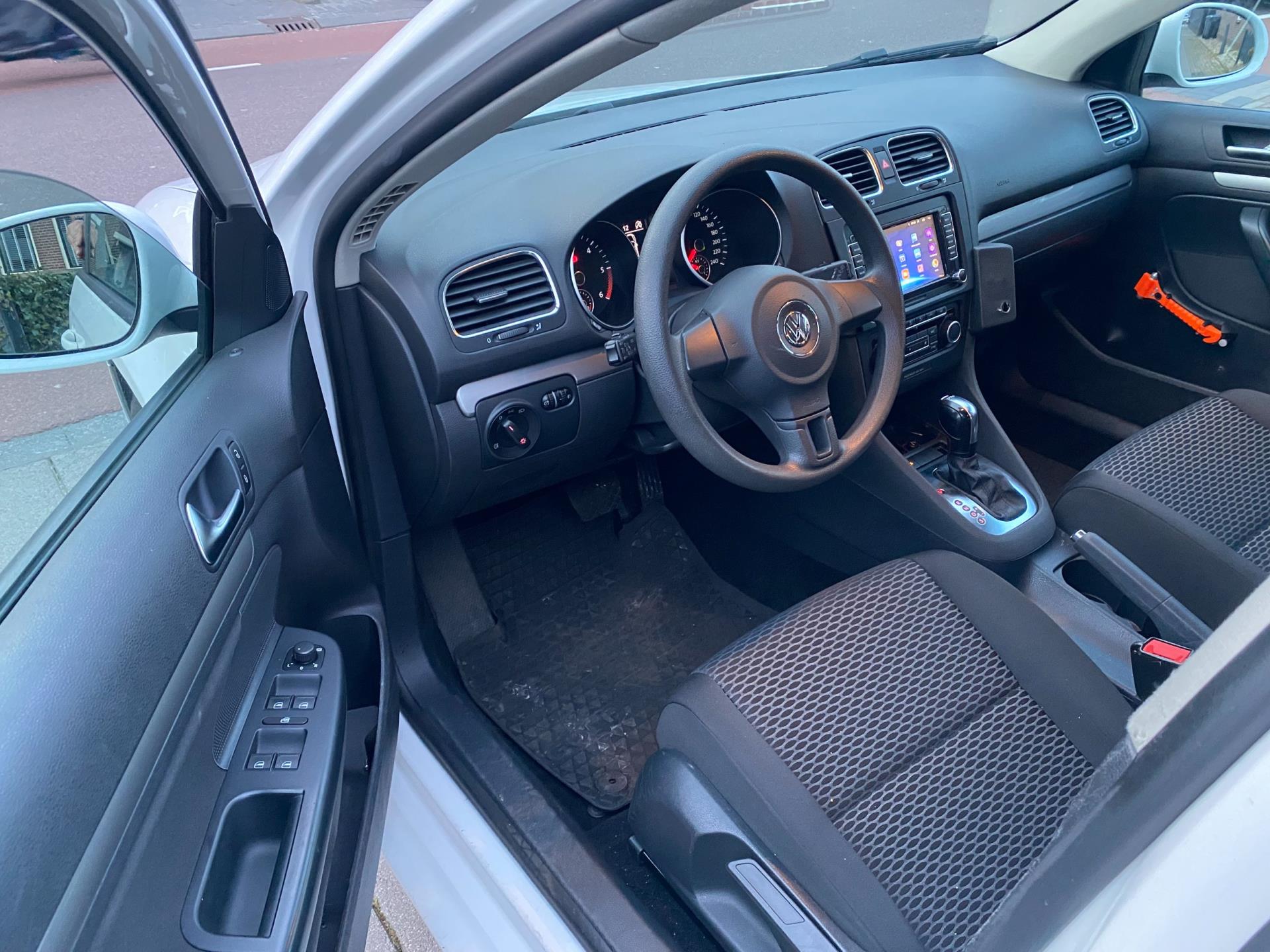 volkswagen-golf-image9.jpg