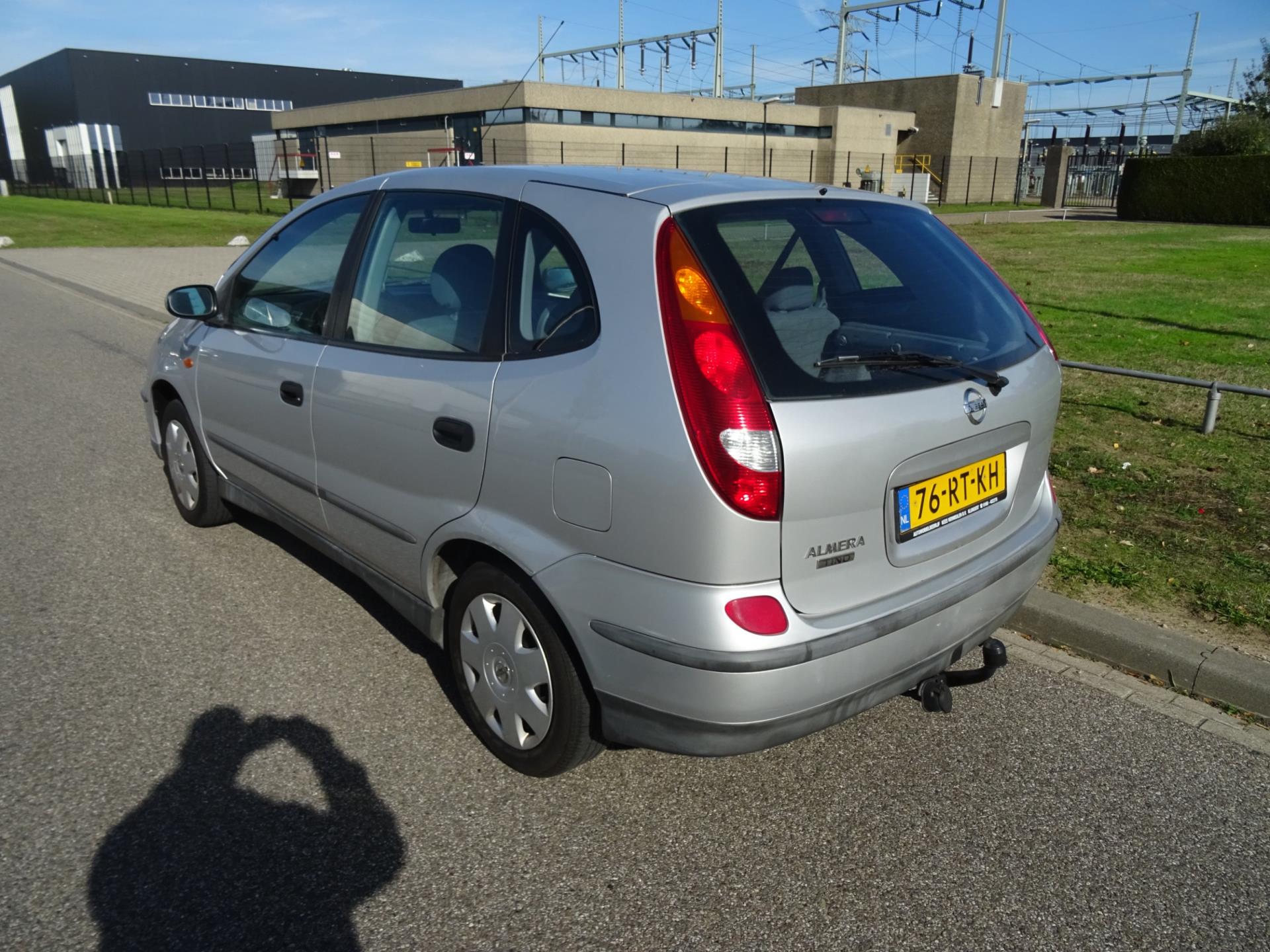 nissan-almera-tino-image3.jpg