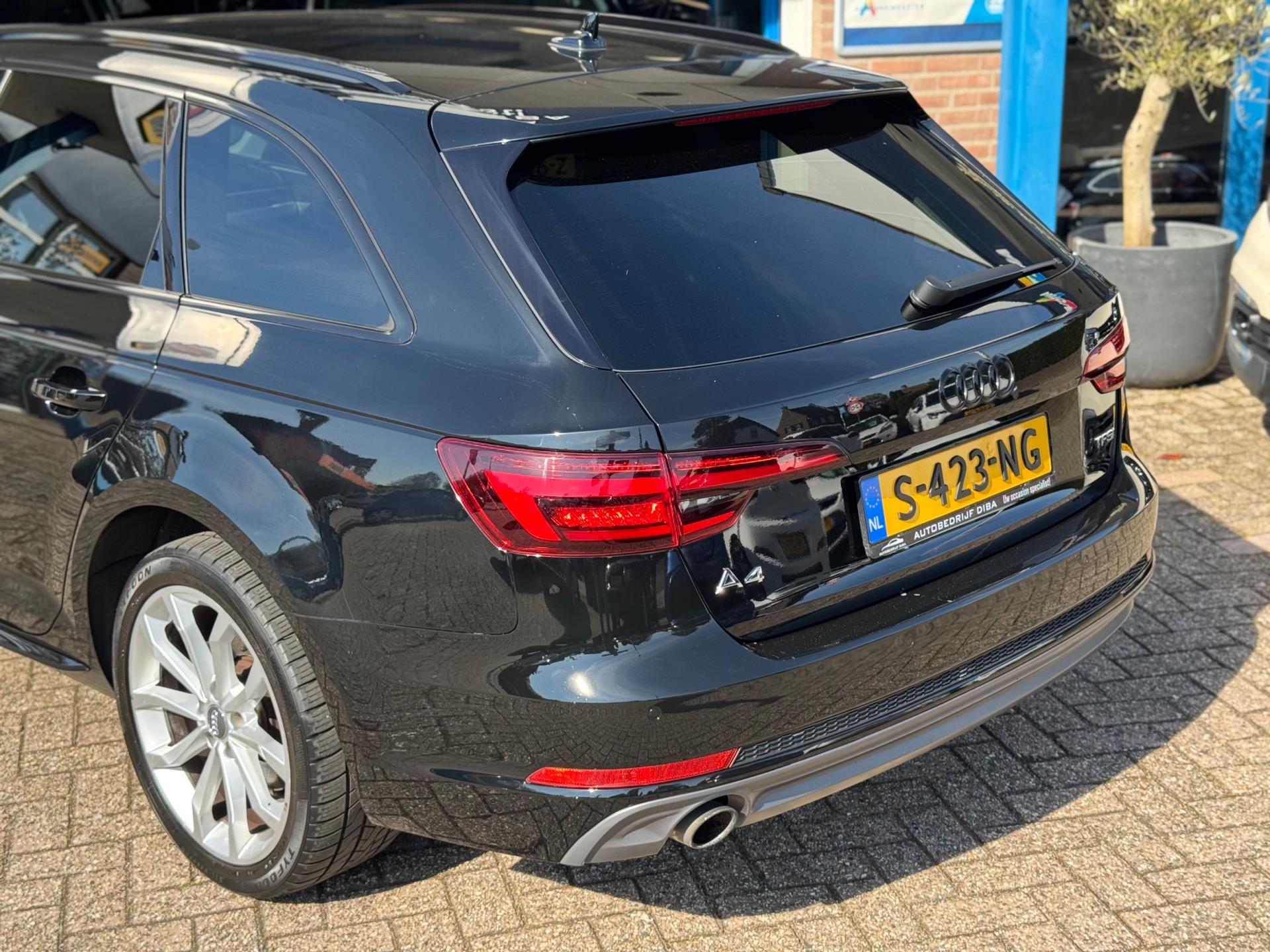 audi-a4-image5.jpg