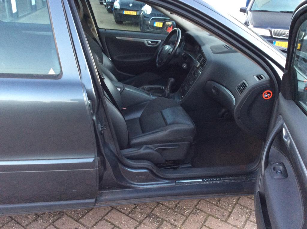 volvo-v70-image10.jpg