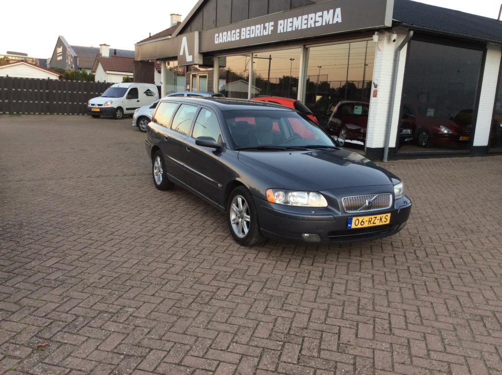 volvo-v70-image2.jpg